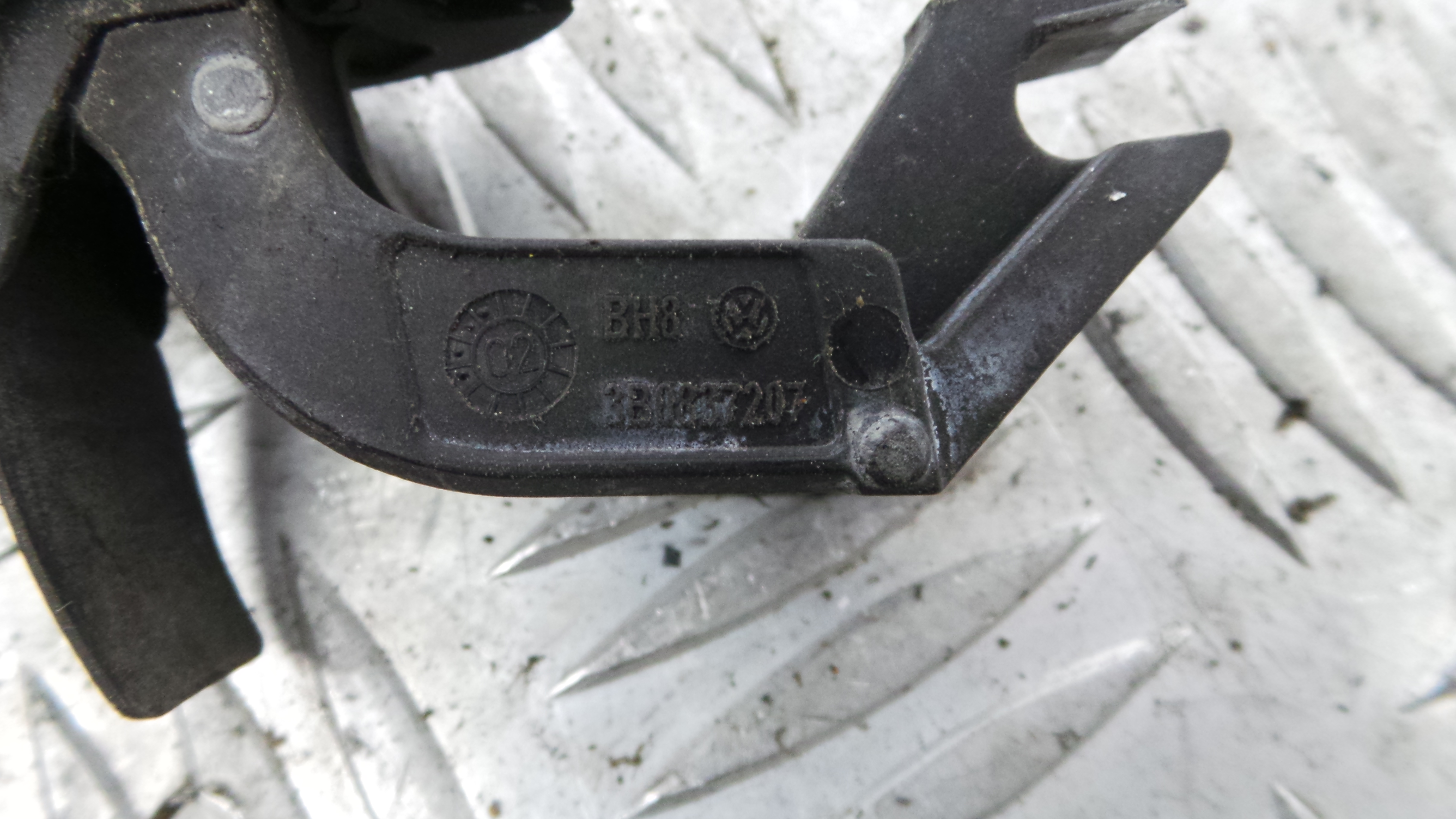 Puxador Exterior Trás Direita   3B0837207 - VW POLO (9N_, 9A_)-36400902