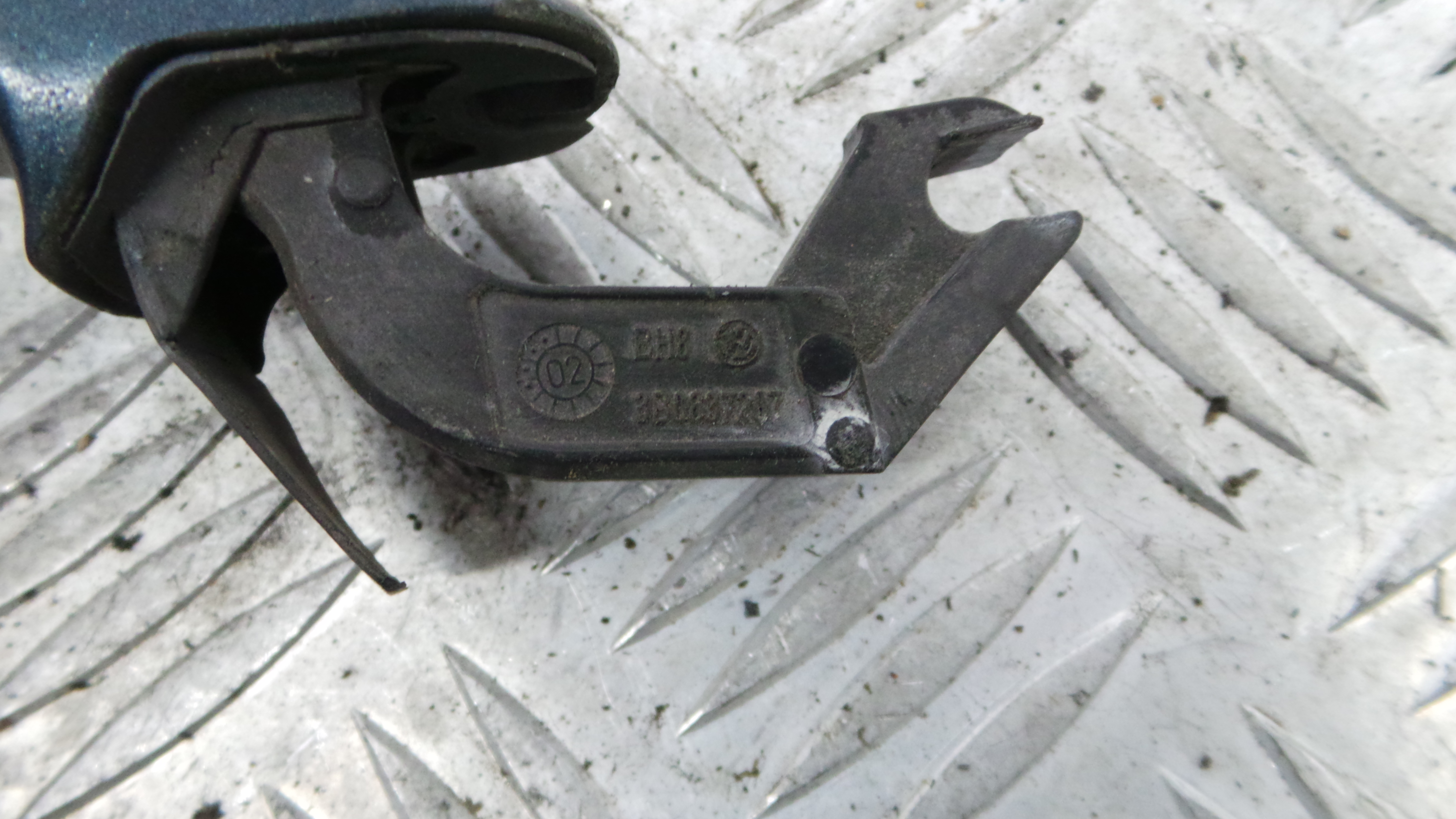 Puxador Exterior Frente Direita 3B0837207 - VW POLO (9N_, 9A_)-36400909