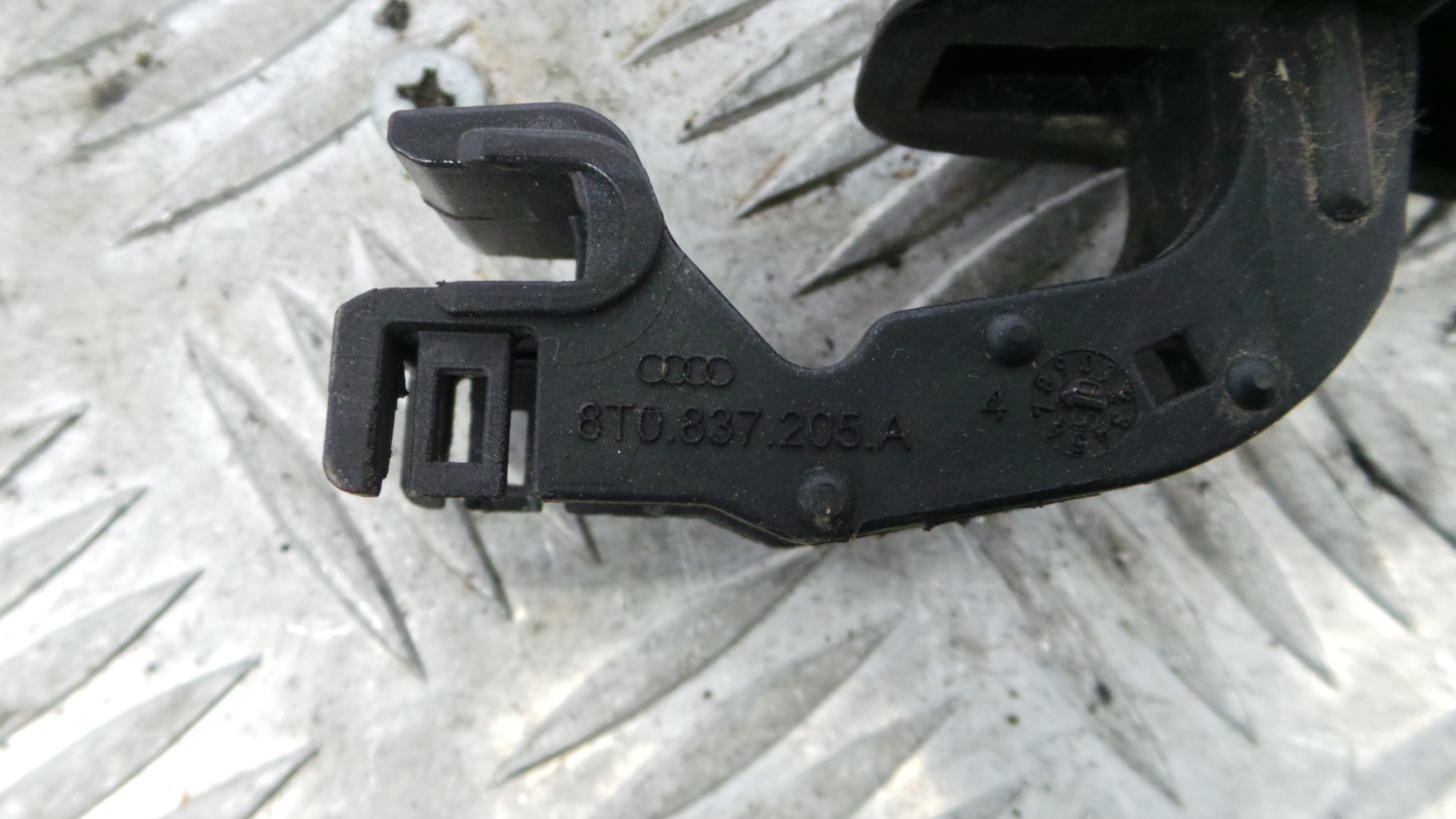 Puxador Exterior Trás Direita 8T0837205A - AUDI A4 B8 (8K2)-36277039