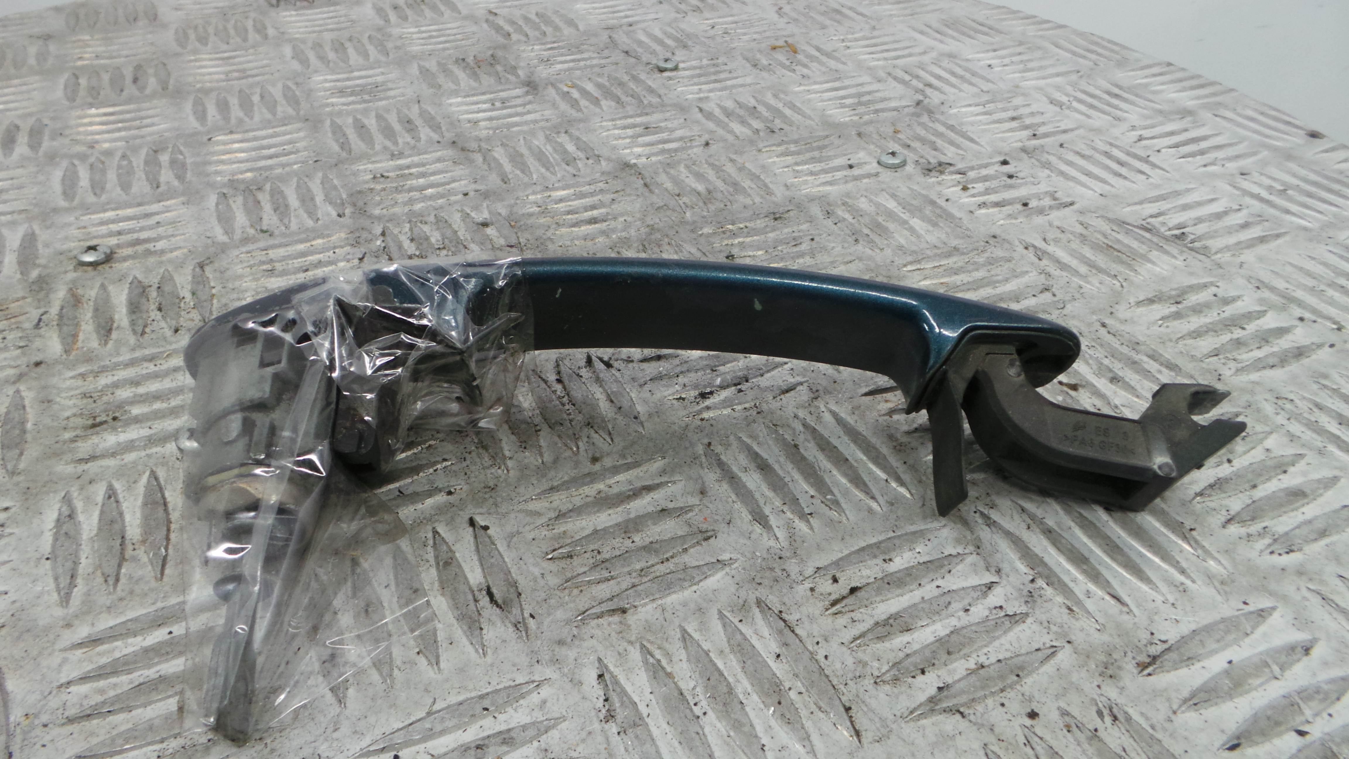 Puxador Exterior Frente Esquerdo 3B0837207 - VW POLO (9N_, 9A_)-36277086