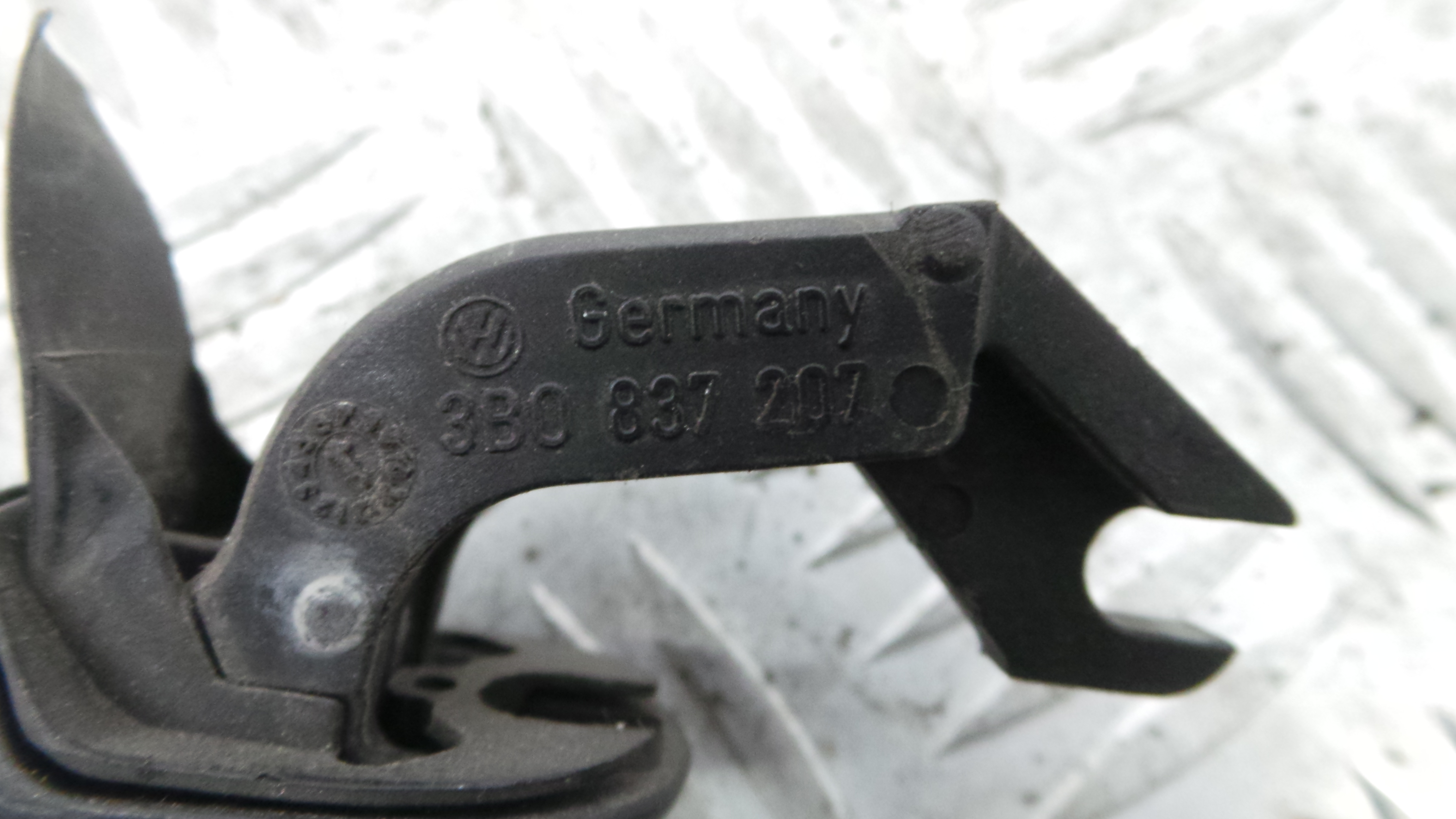 Puxador Exterior Frente Esquerdo 3B0837207 - VW BORA I (1J2)-36277089