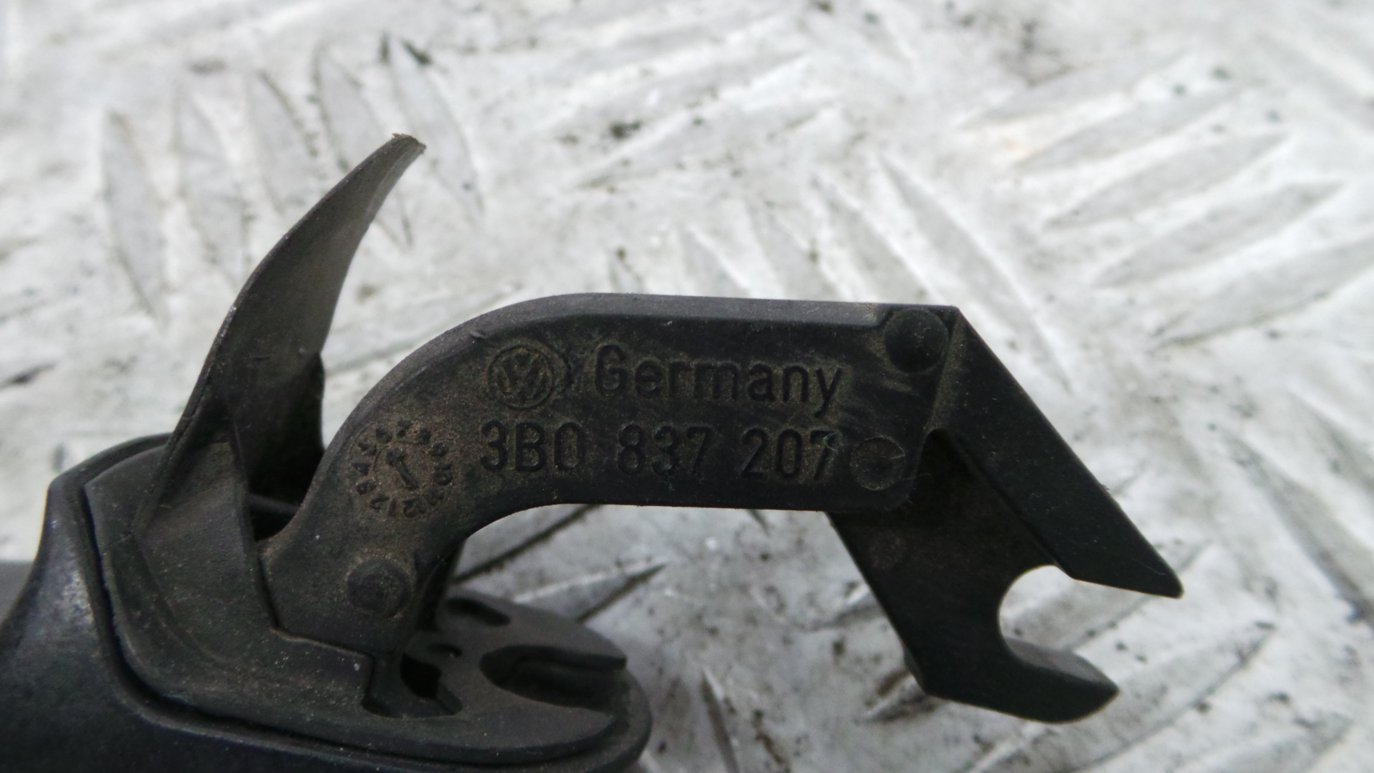 Puxador Exterior Trás Direita 3B0837207 - VW BORA I (1J2)-36277092