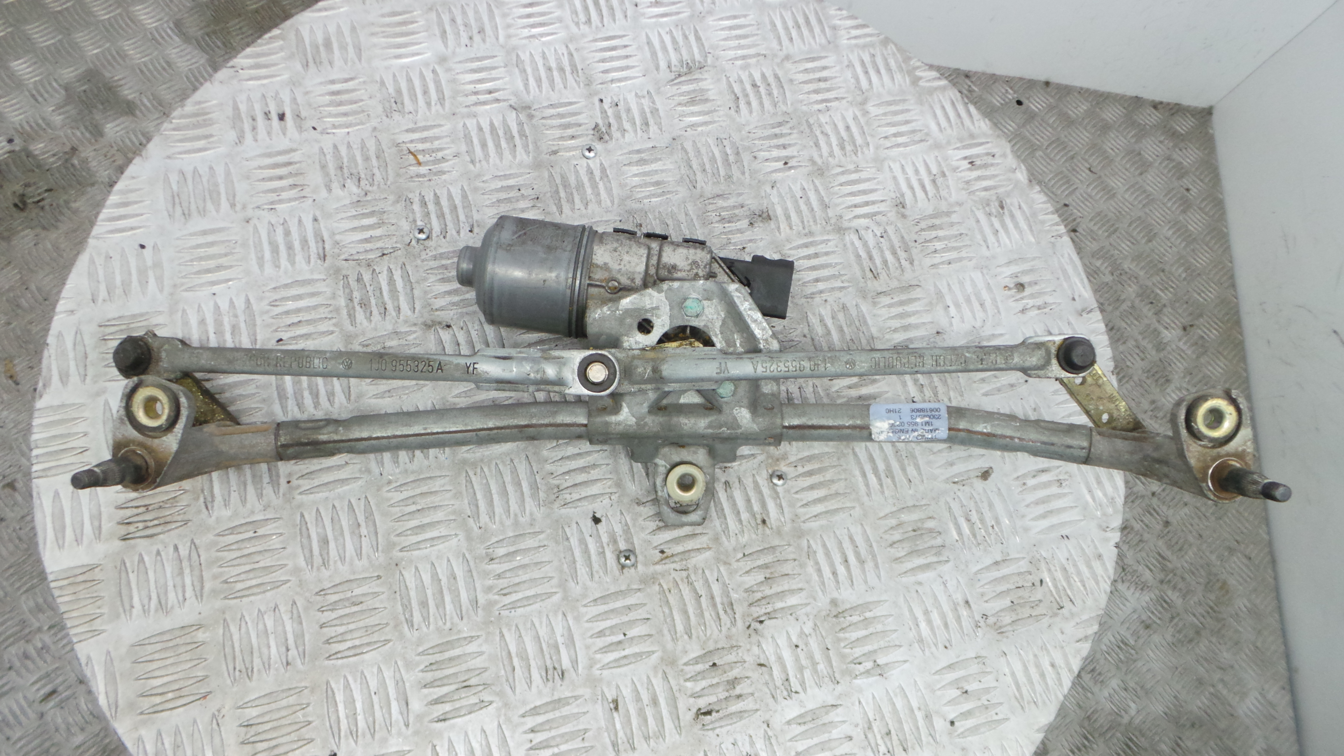 Motor Limpa Vidros Frente 1M1955023C - SEAT LEON (1M1)-36371213 Motor Limpa Vidros Frente 1M1955023C - SEAT LEON (1M1)-36371213