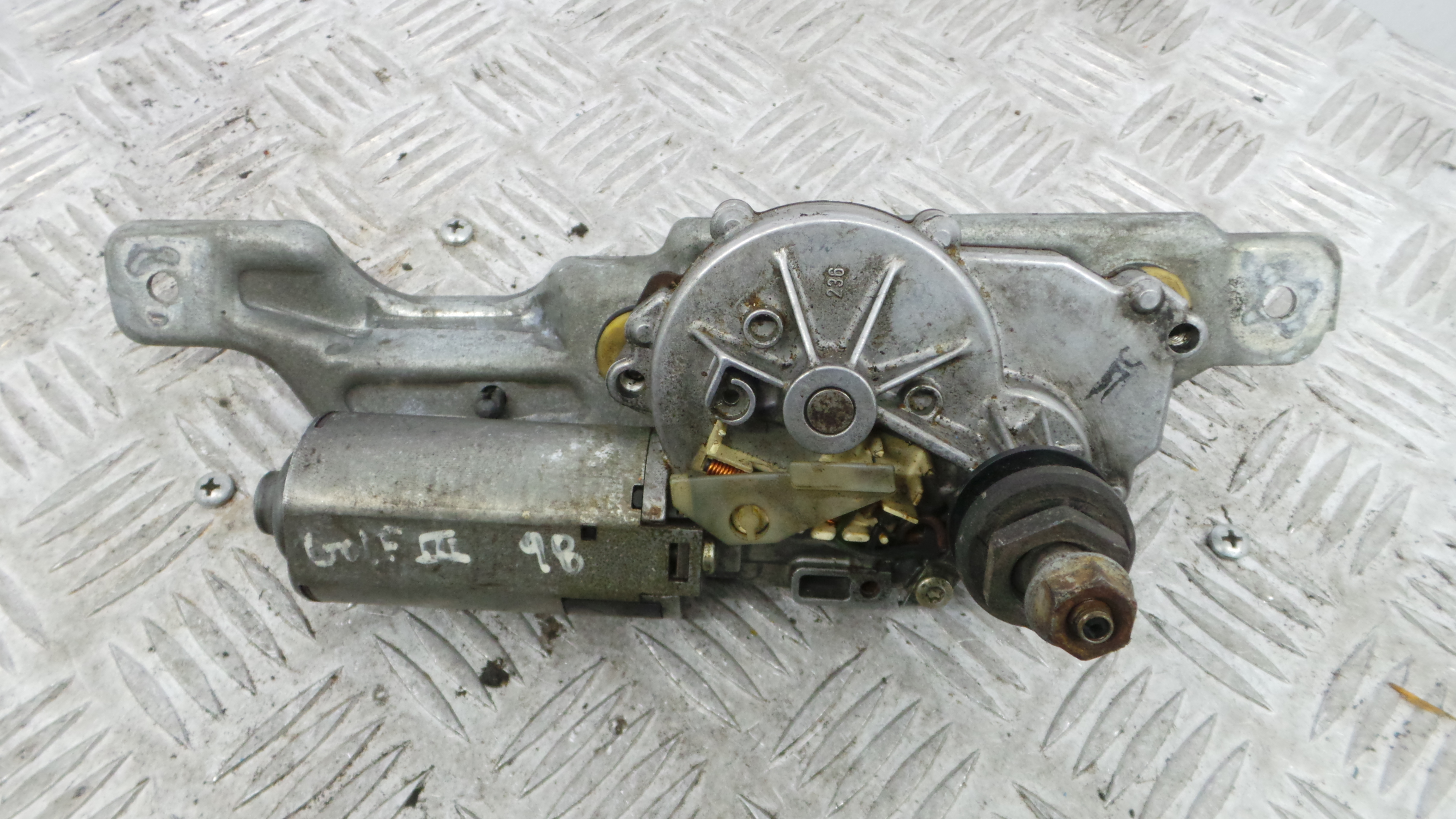 Motor Limpa Vidros Trás 1H6955713A - VW GOLF III (1H1), GOLF Mk III (1H1)-36384691 Motor Limpa Vidros Trás 1H6955713A - VW GOLF III (1H1), GOLF Mk III (1H1)-36384691