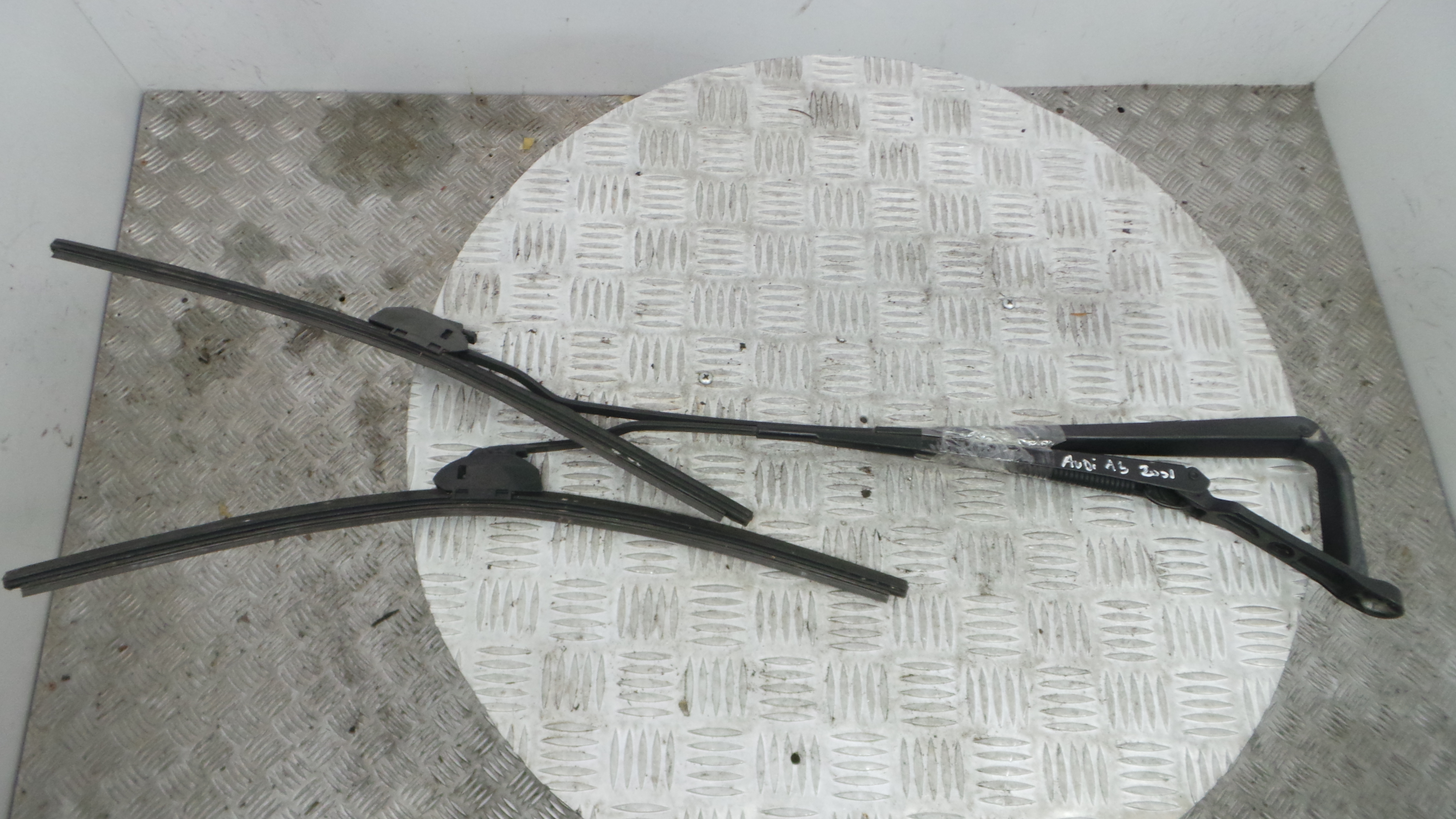 Braço Do Limpa-vidros 8L1955408A - AUDI A3 (8L1)-36385388