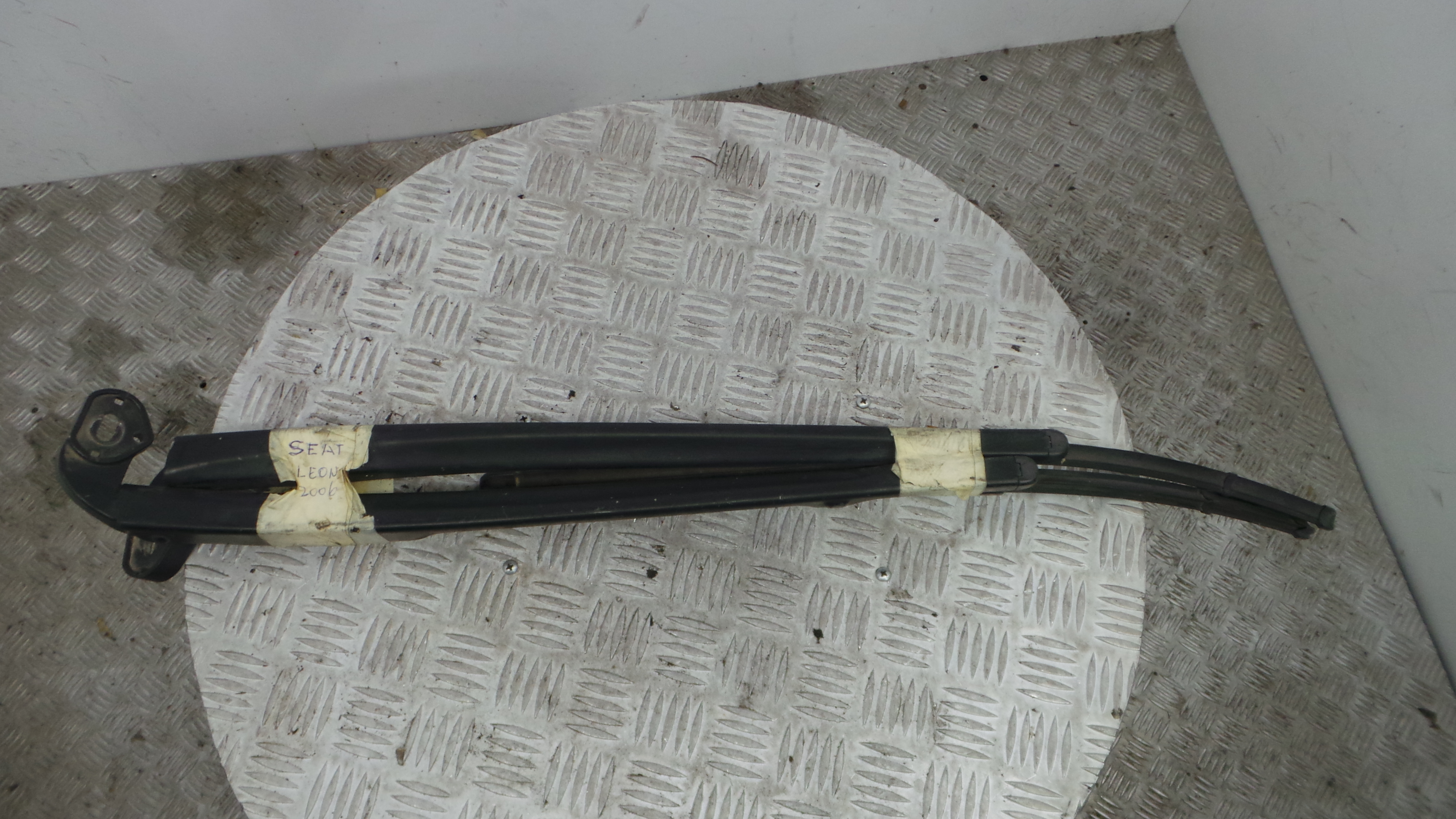 Braço Do Limpa-vidros 1P0955409A - SEAT LEON (1P1)-36385415