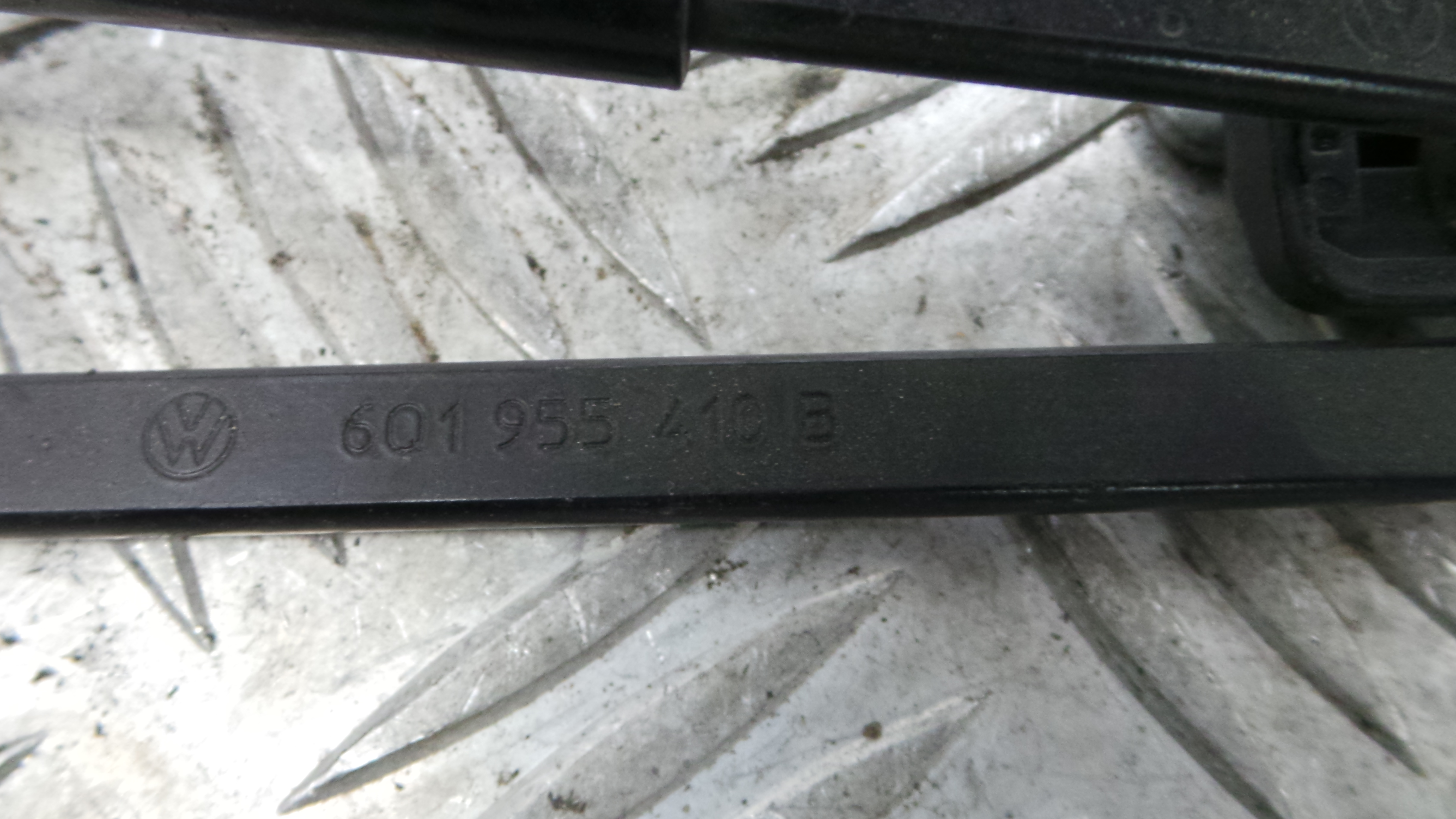 Braço Do Limpa-vidros 6Q1955409B - VW POLO (9N_, 9A_)-36385419