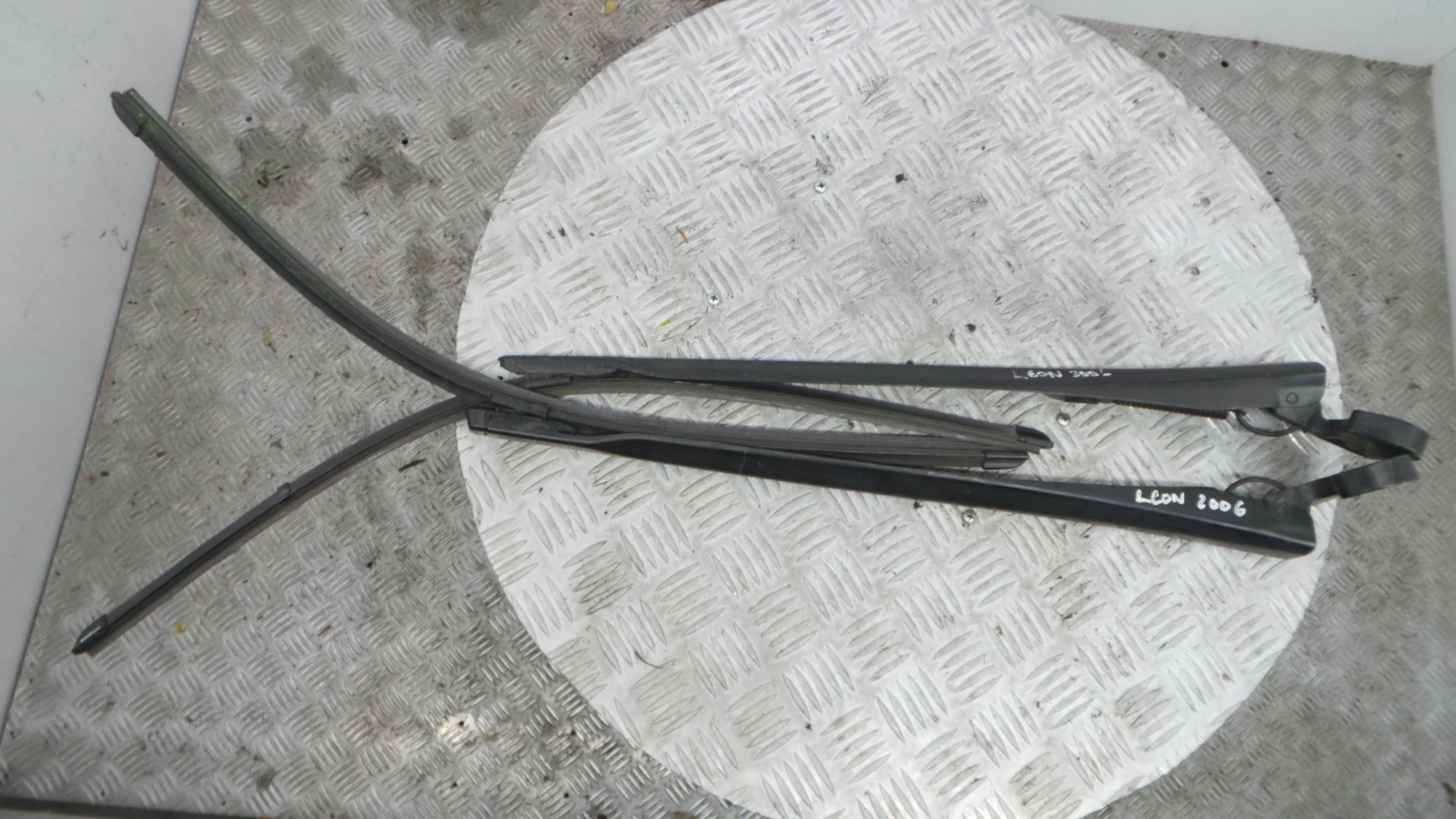 Braço Do Limpa-vidros 1P0955410A - SEAT LEON (1P1)-36385514