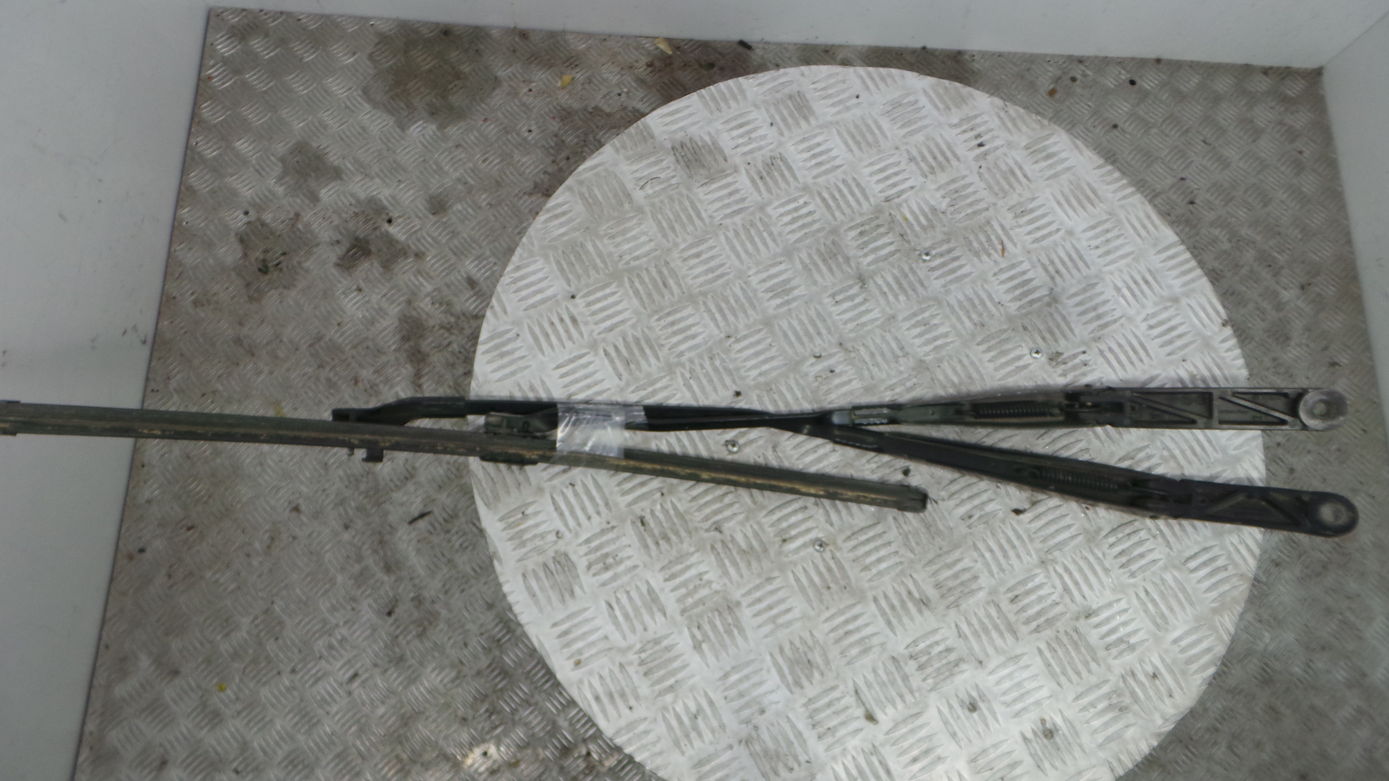 Braço Do Limpa-vidros 8P1955409E - AUDI A3 (8P1)-36385526