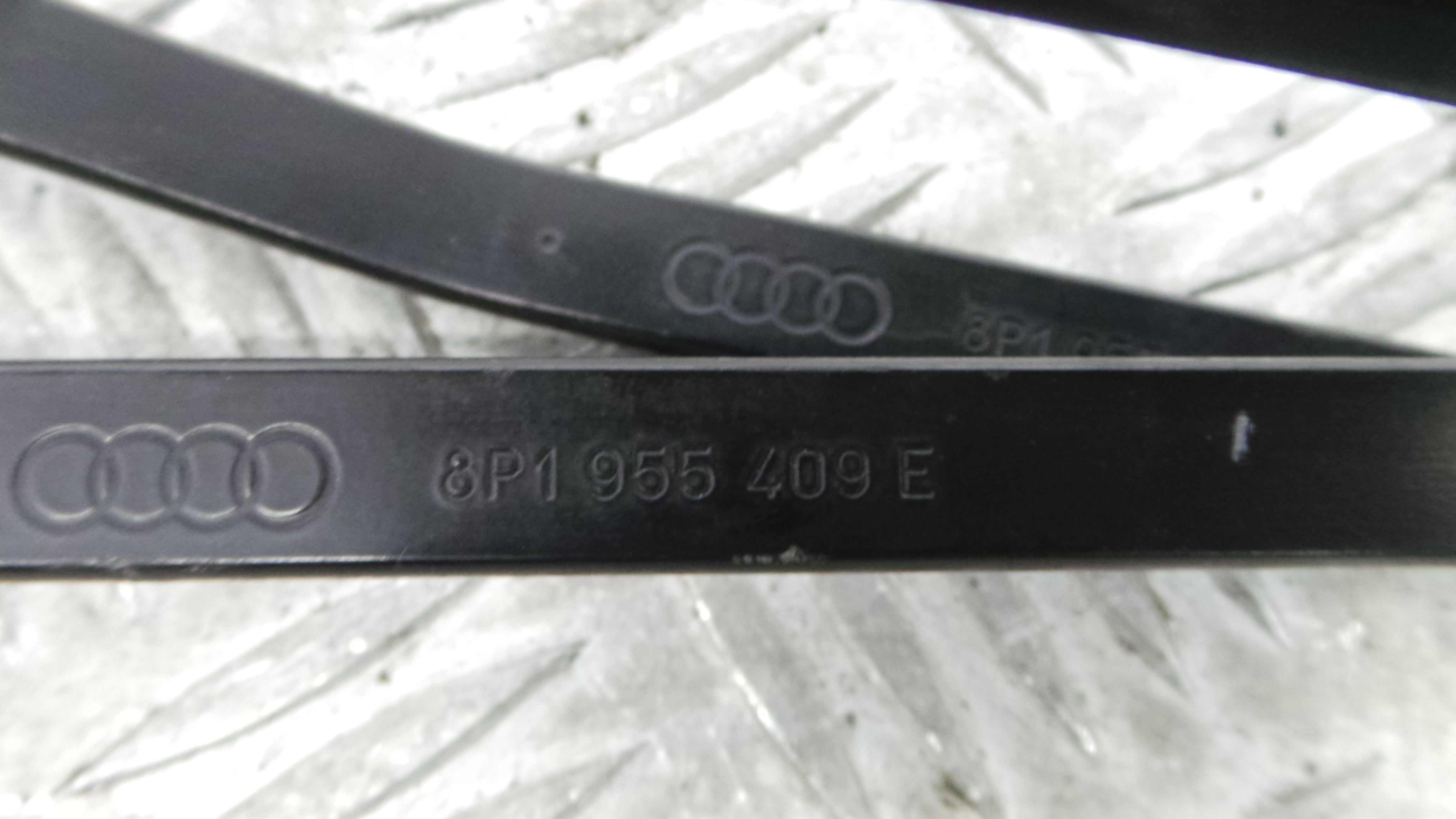 Braço Do Limpa-vidros 8P1955409E - AUDI A3 (8P1)-36385526