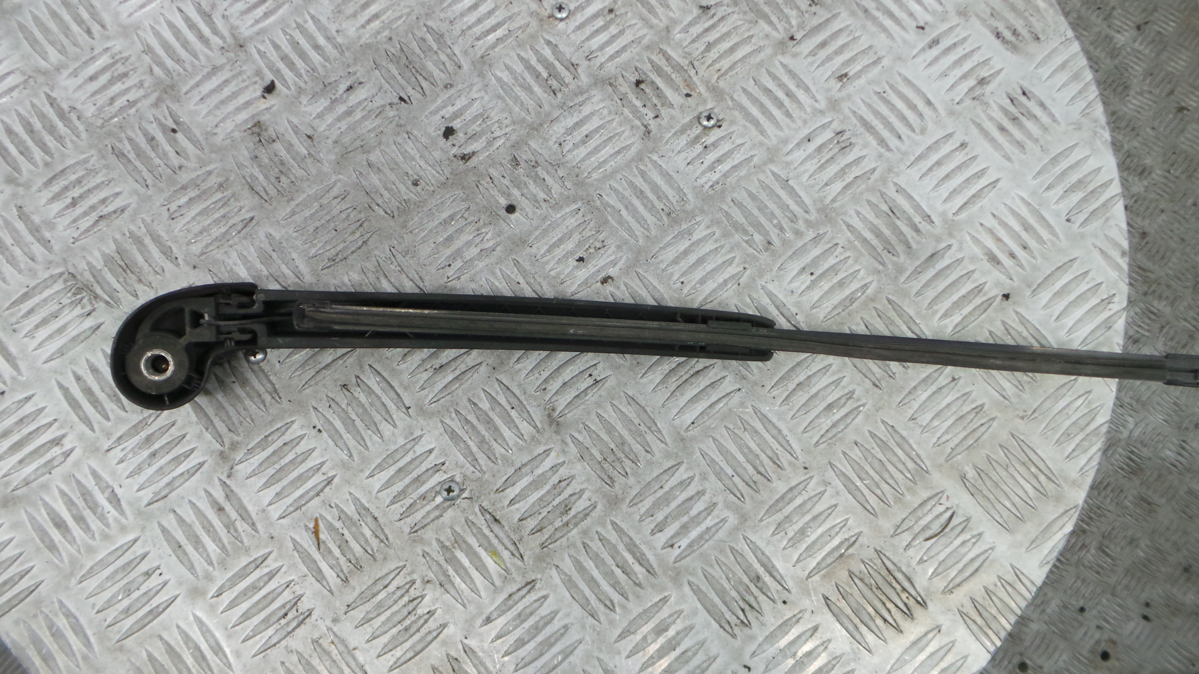 Braço Traseiro Para Brisas 8R0955407 - AUDI A1 (8X1, 8XK)-36385552