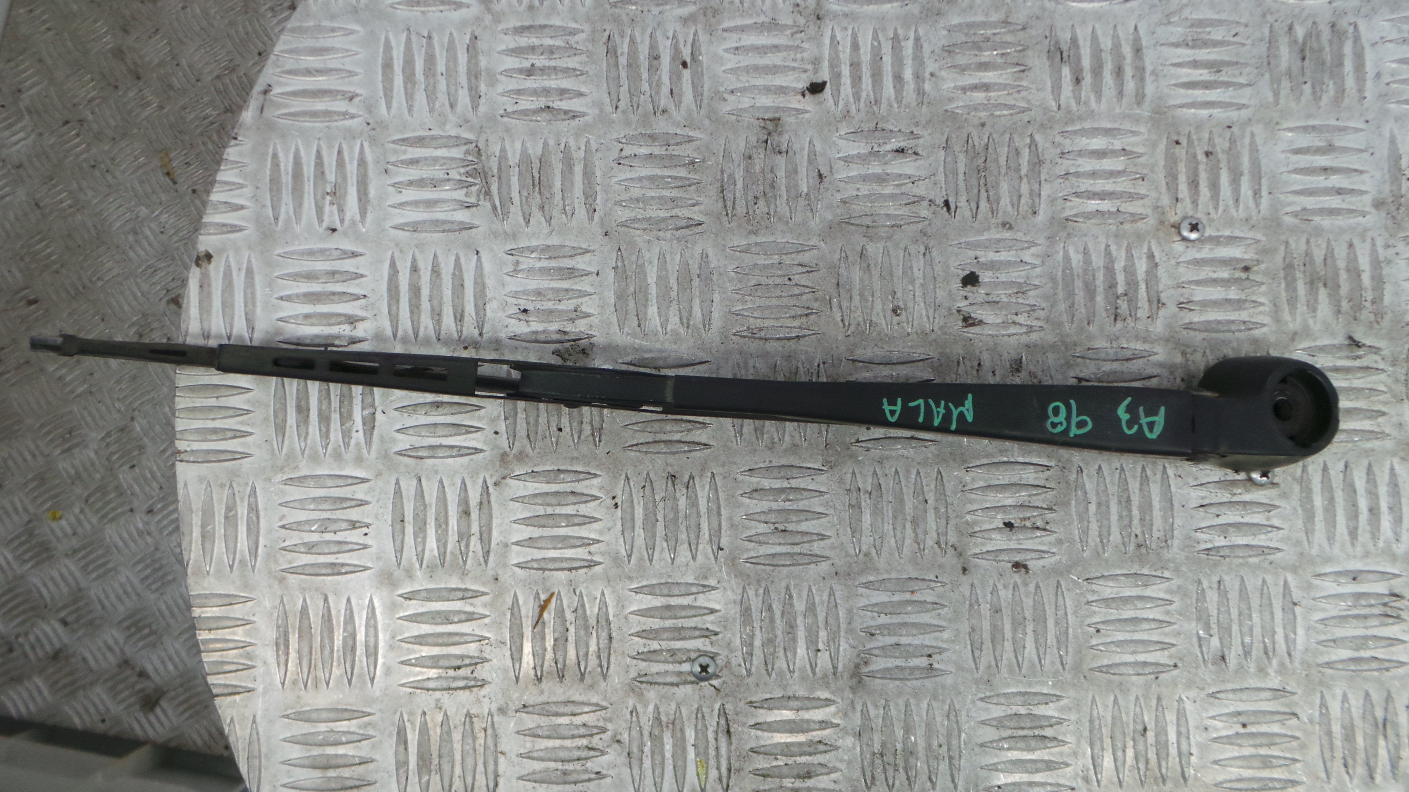 Braço Traseiro Para Brisas 8D9955407 - AUDI A3 (8L1)-36385565 Braço Traseiro Para Brisas 8D9955407 - AUDI A3 (8L1)-36385565