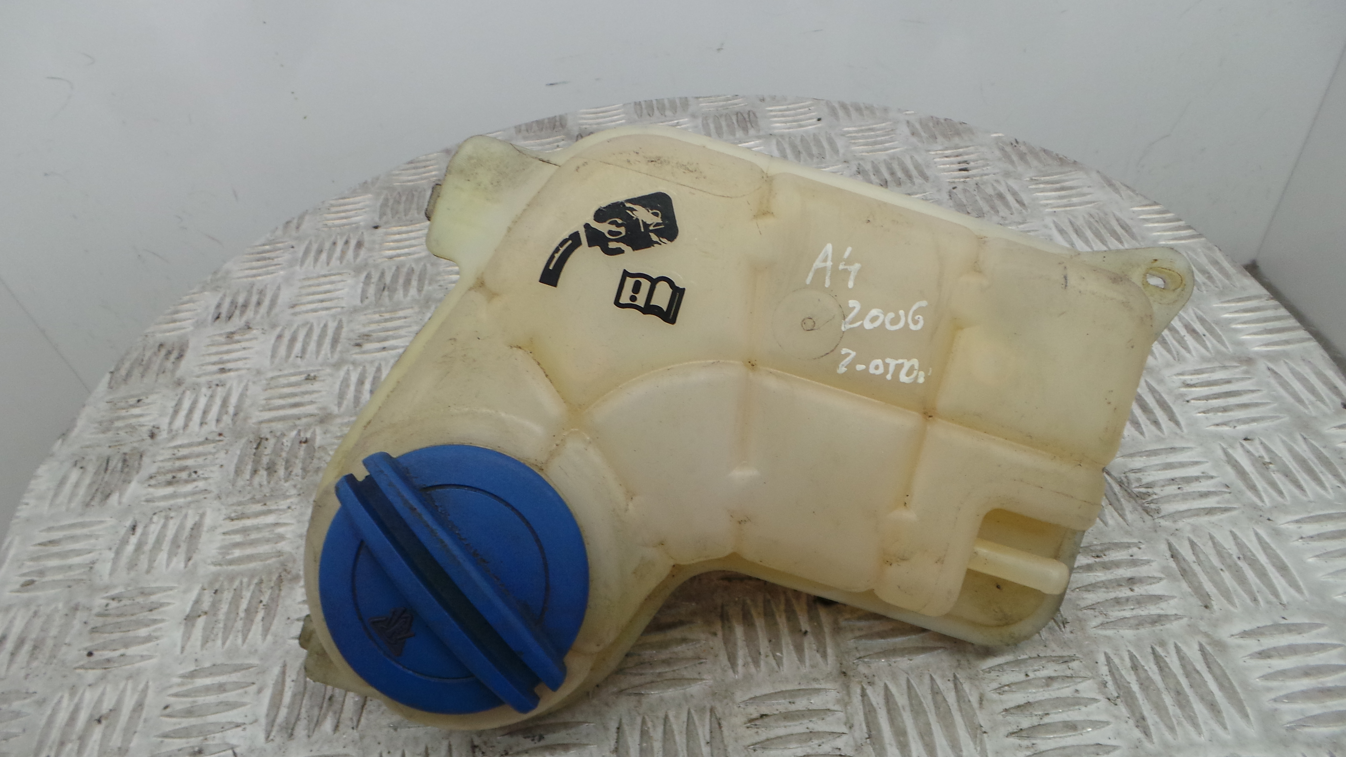 Depósito Água Radiador / Vazo de Expansao 8E0121403 - AUDI A4 B7 (8EC)-36385713 Depósito Água Radiador / Vazo de Expansao 8E0121403 - AUDI A4 B7 (8EC)-36385713