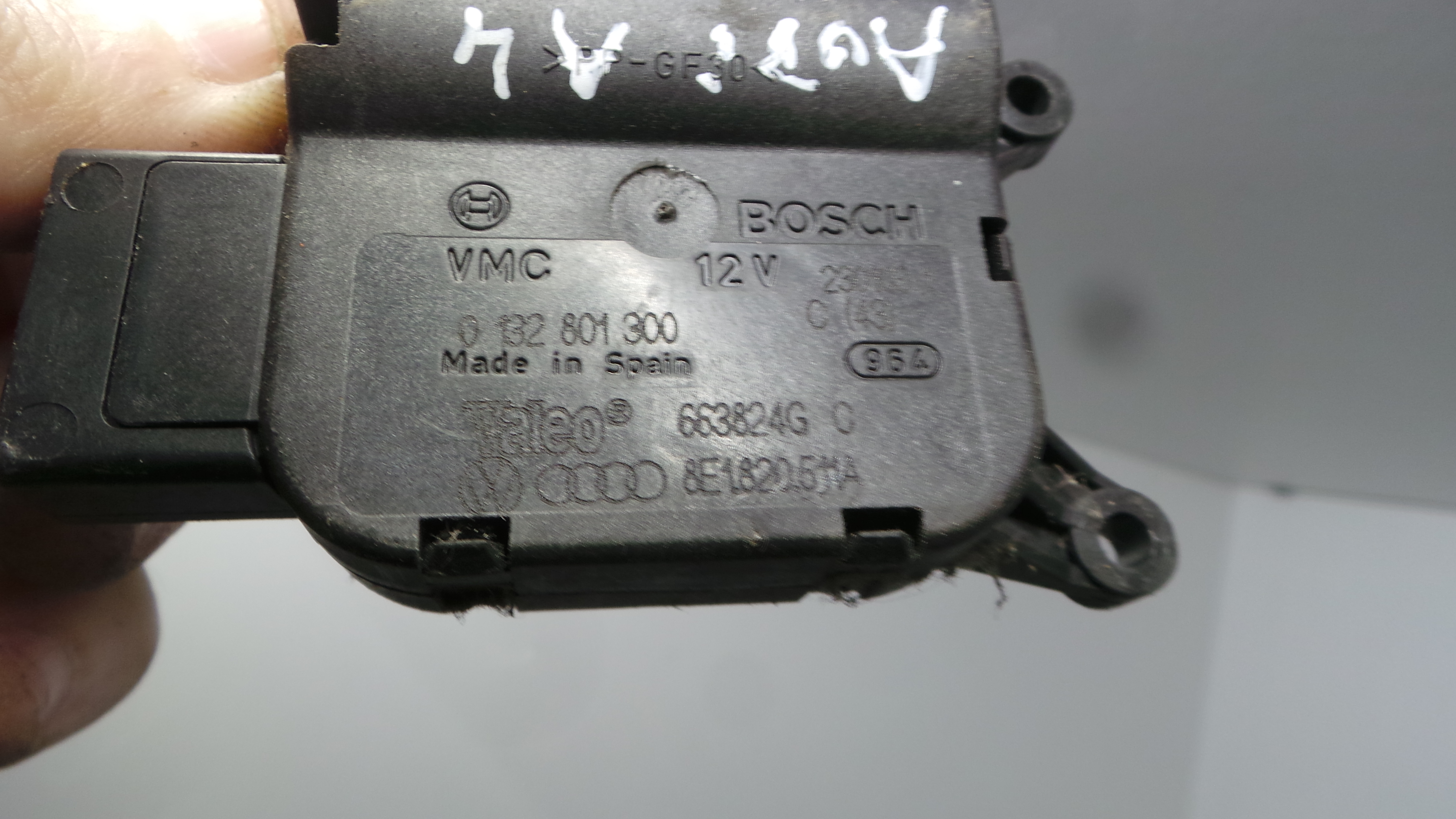 Atuador do Circuito de Ar  8E1820511A - AUDI A4 B6 (8E2)-36386815