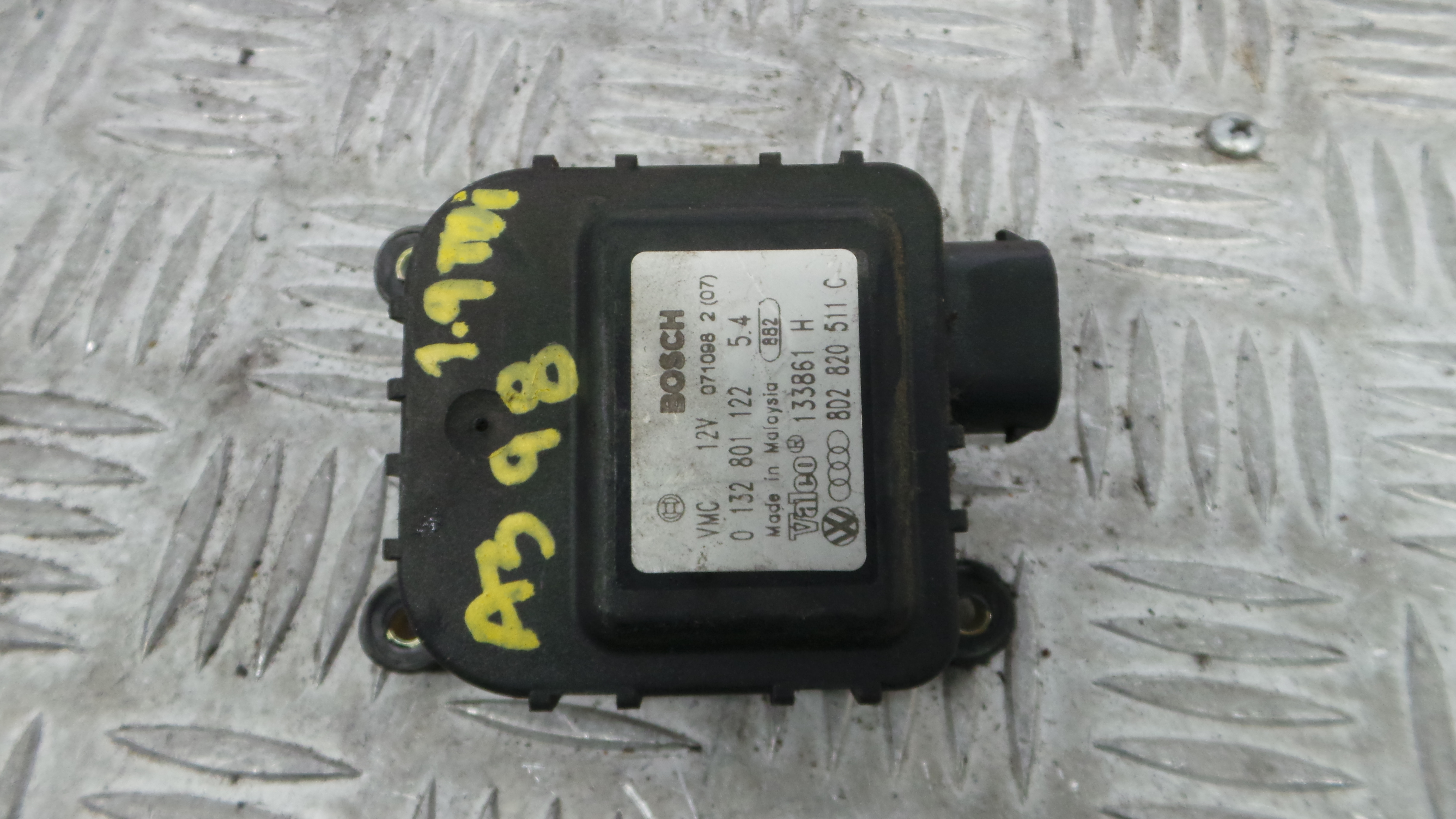 Atuador do Circuito de Ar 8D2820511C - AUDI A3 (8L1)-36387020 Atuador do Circuito de Ar 8D2820511C - AUDI A3 (8L1)-36387020