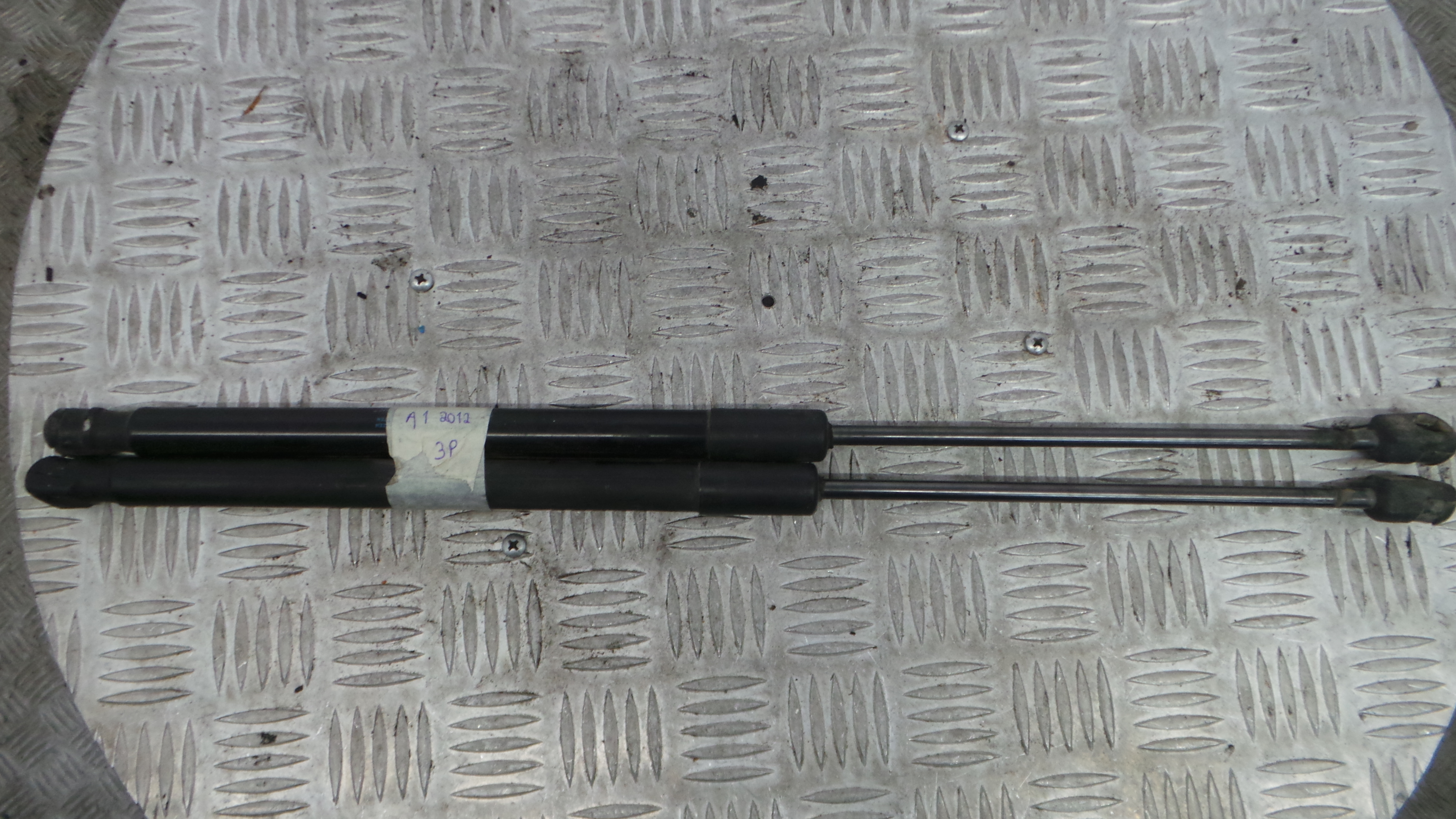 Amortecedor da Mala 8X3827552 - AUDI A1 (8X1, 8XK)-36400916