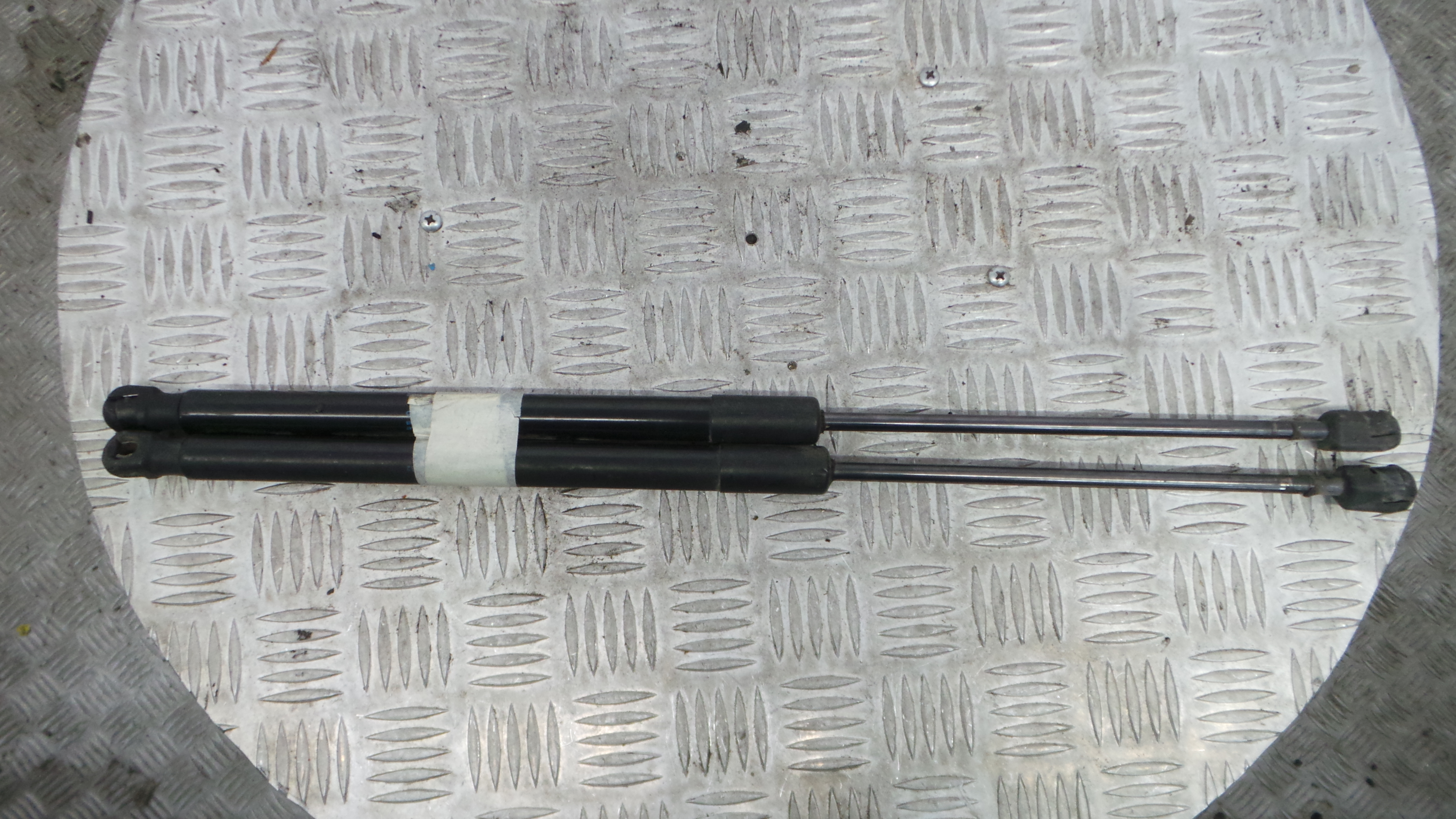 Amortecedor da Mala 8X3827552 - AUDI A1 (8X1, 8XK)-36400916