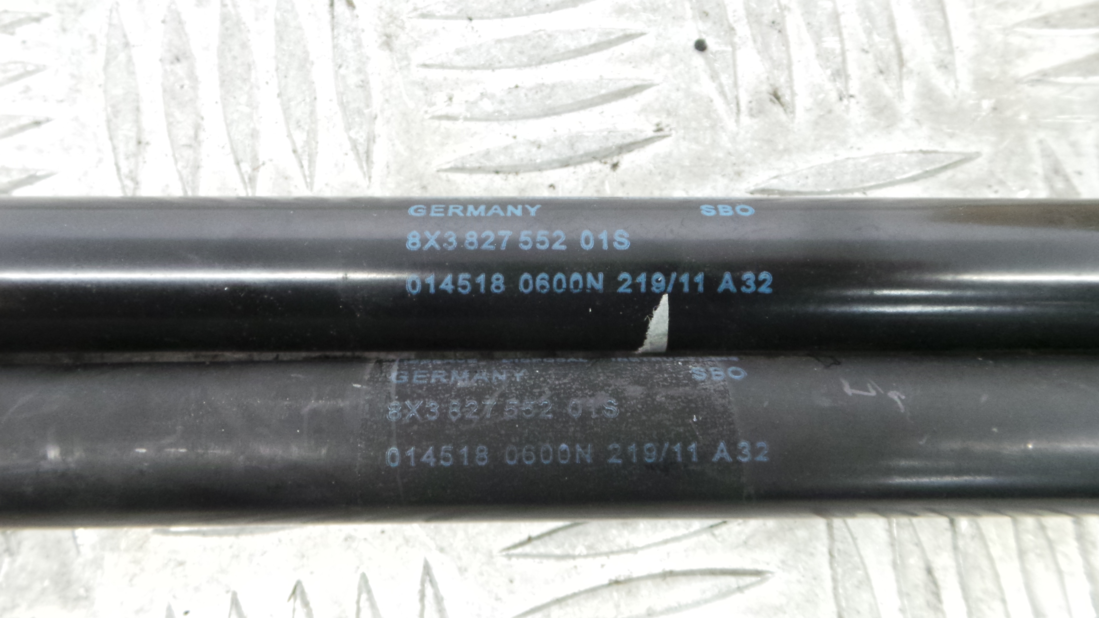 Amortecedor da Mala 8X3827552 - AUDI A1 (8X1, 8XK)-36400916