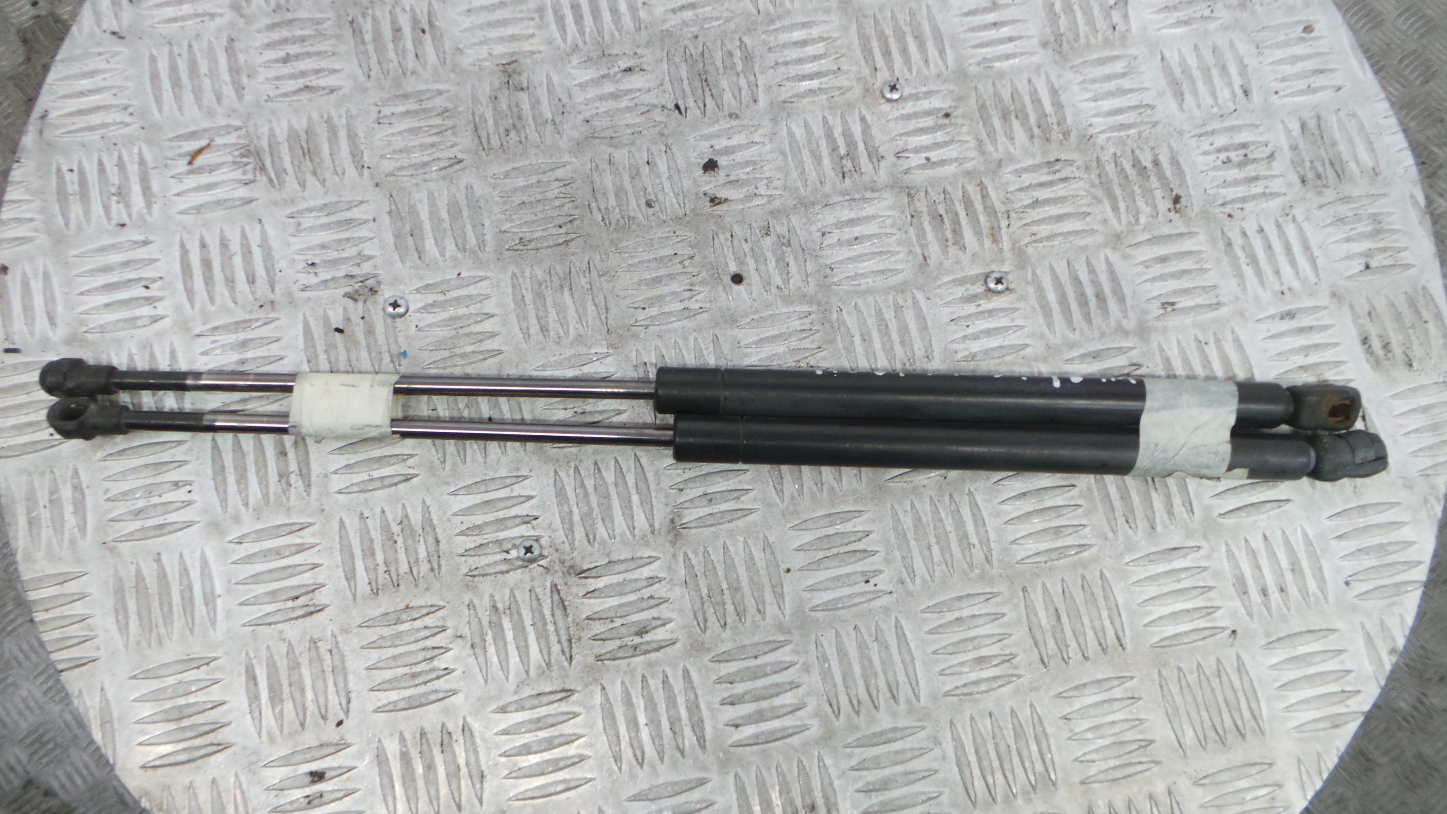 Amortecedor da Mala 8D9827552 - AUDI A3 (8L1)-36400919 Amortecedor da Mala 8D9827552 - AUDI A3 (8L1)-36400919