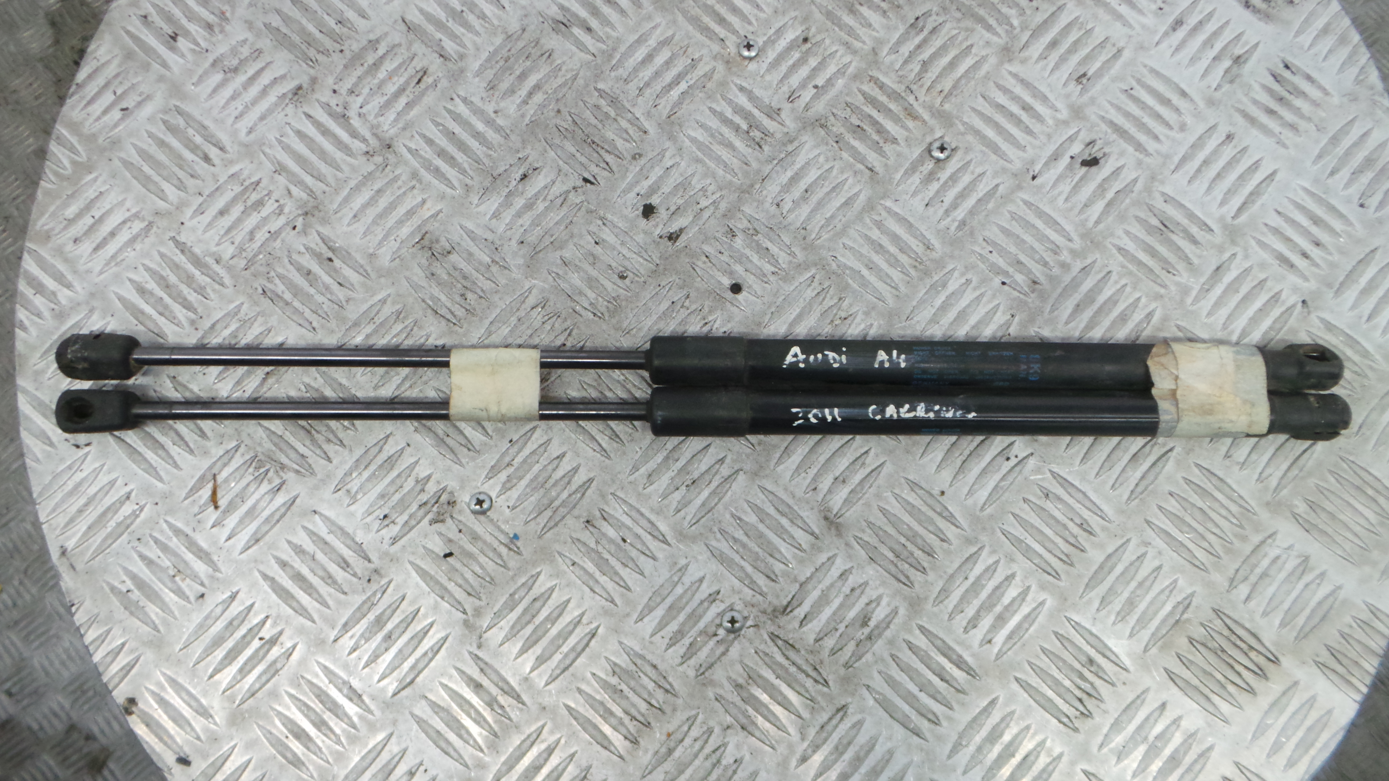 Amortecedor da Mala 8K9827552B - AUDI A4 B8 Avant (8K5)-36400931