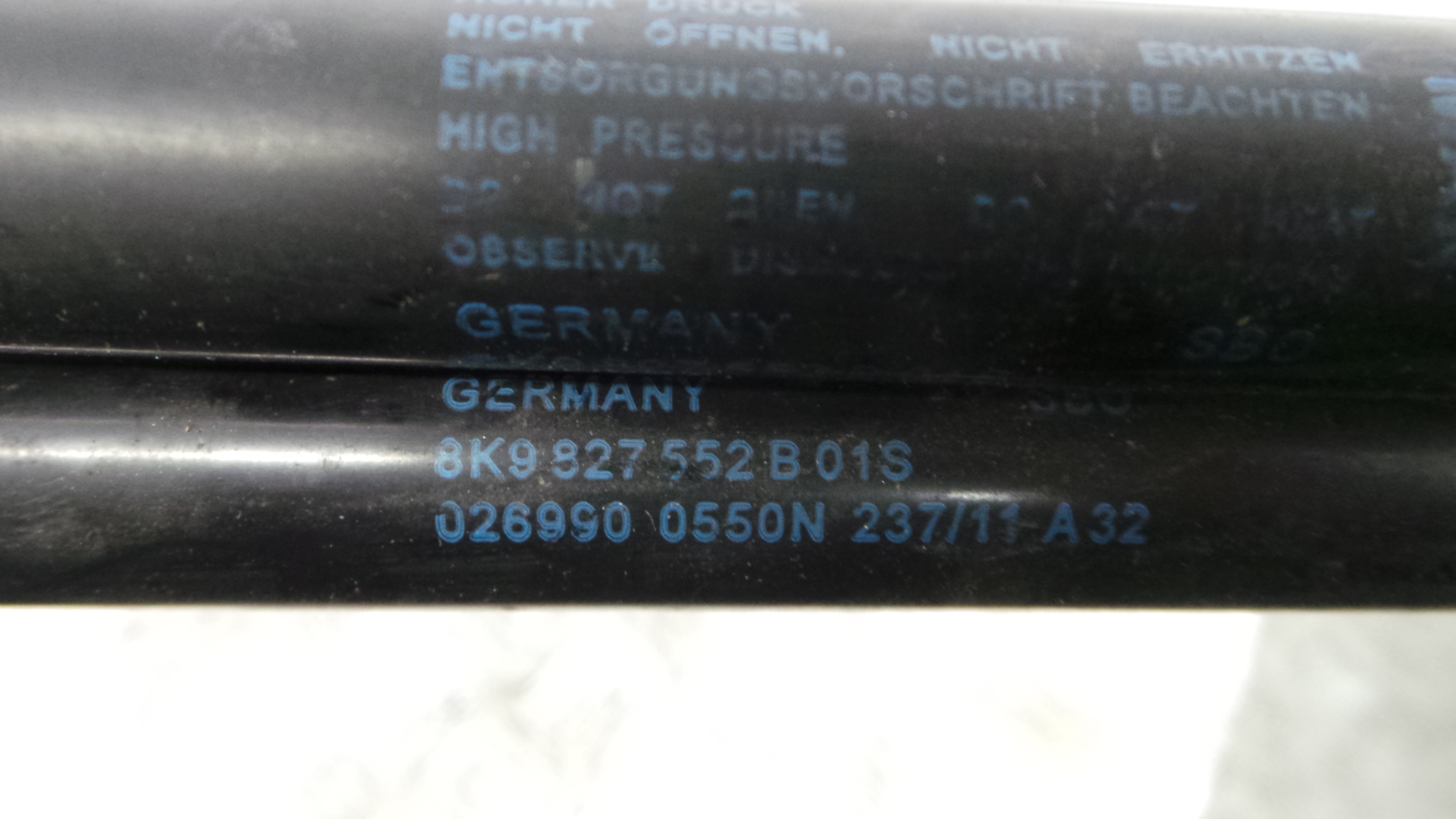 Amortecedor da Mala 8K9827552B - AUDI A4 B8 Avant (8K5)-36400931