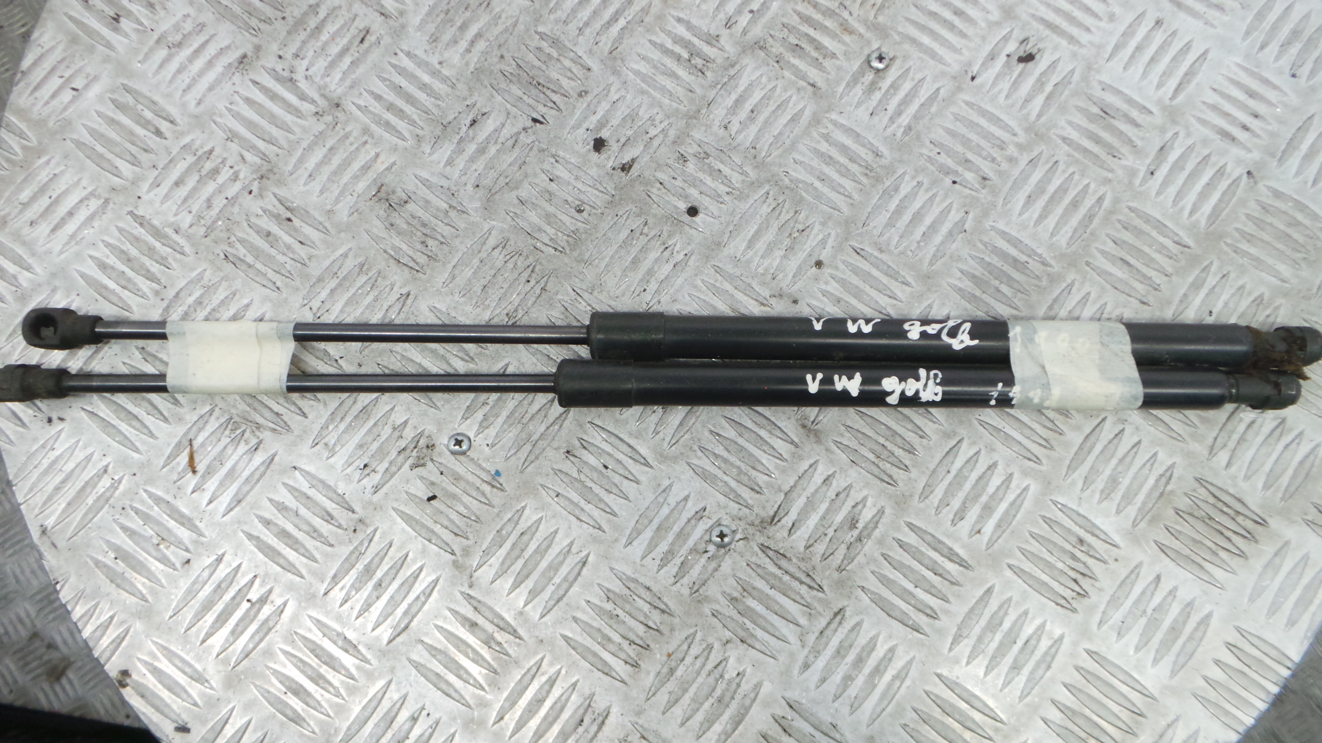 Amortecedor da Mala 601113493 - VW GOLF IV (1J1), GOLF Mk IV (1J1)-36400935