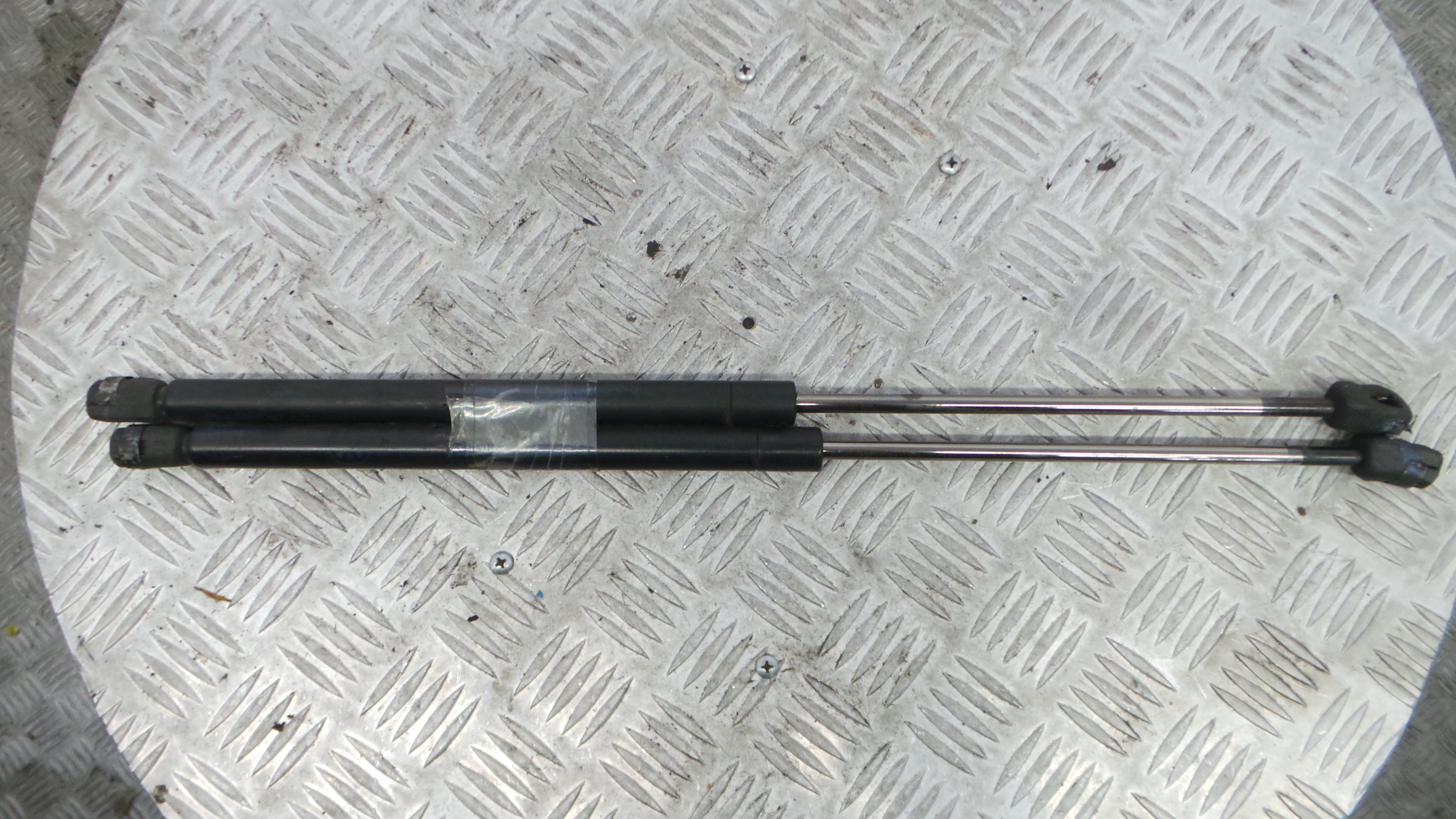 Amortecedor da Mala 1H6827550 - VW GOLF III (1H1), GOLF Mk III (1H1)-36400938