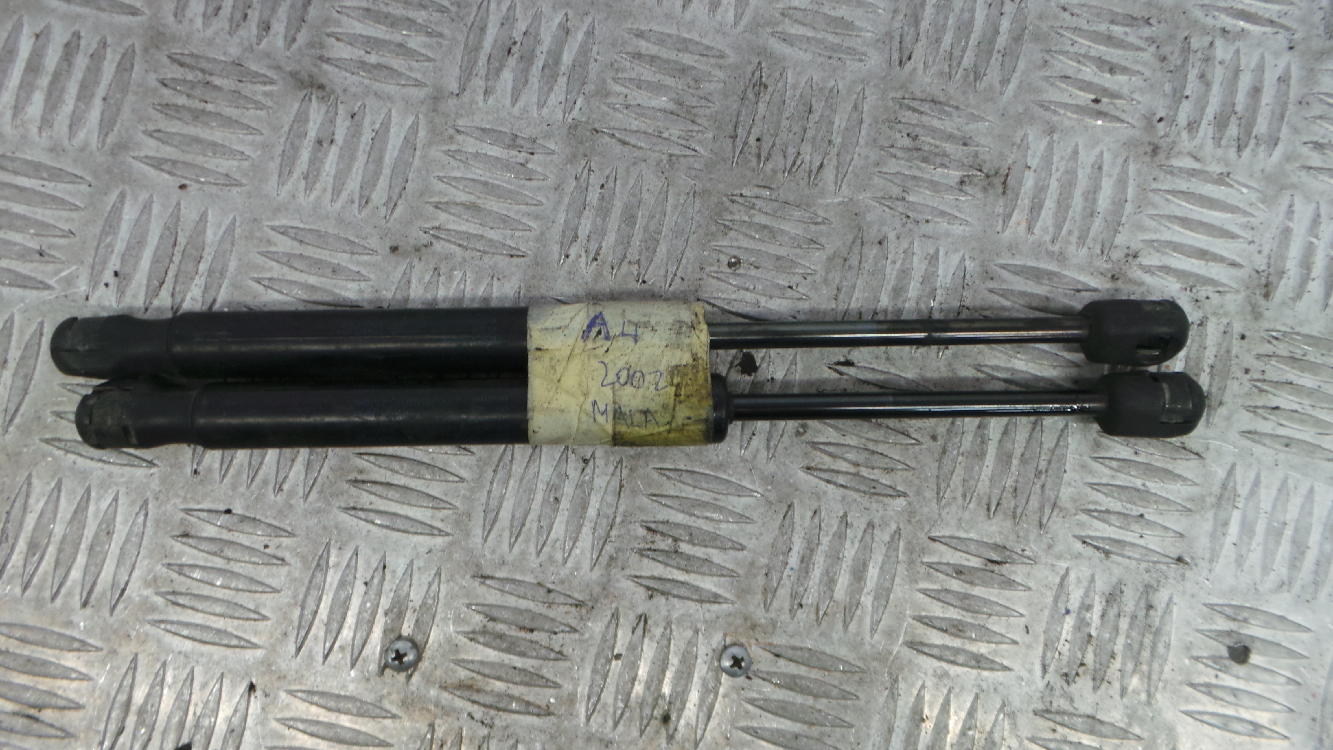 Amortecedor da Mala 4B5827552G - AUDI A4 B6 (8E2)-36400962