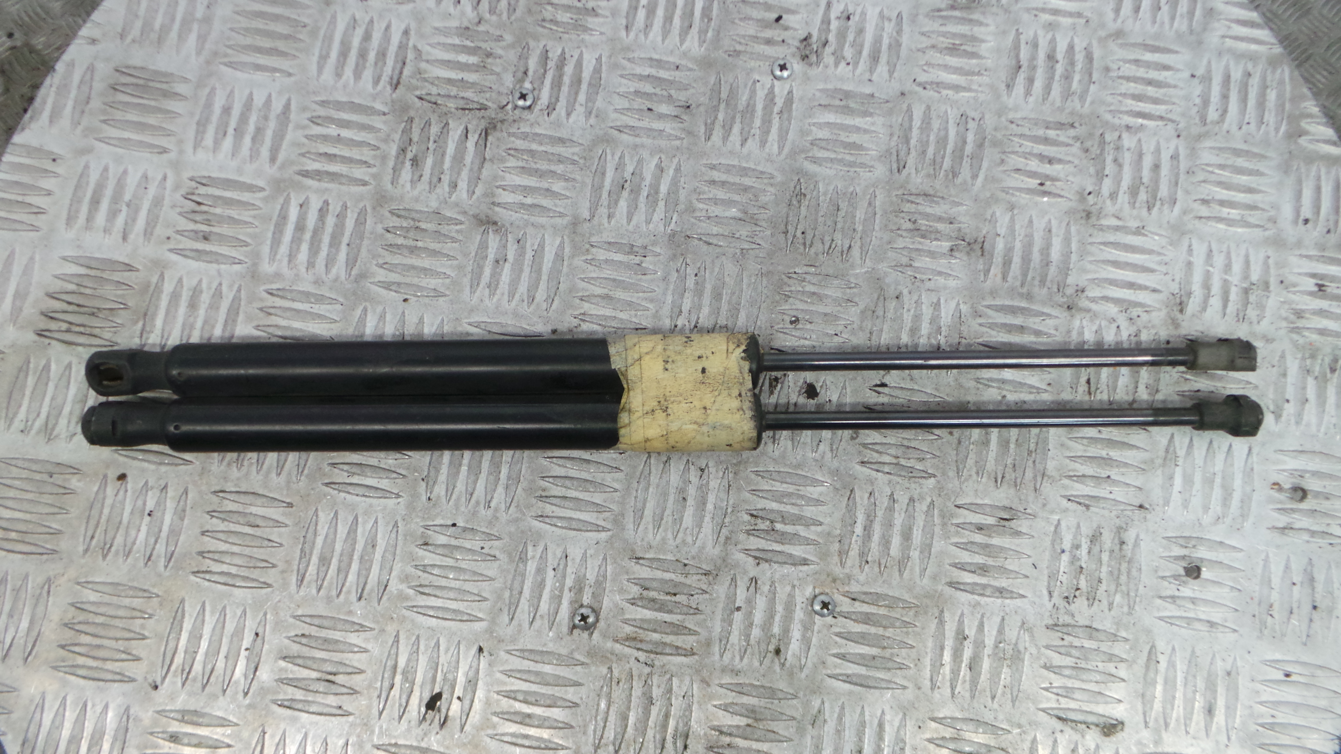 Amortecedor da Mala 1K6827550E - VW GOLF V (1K1)-36400965