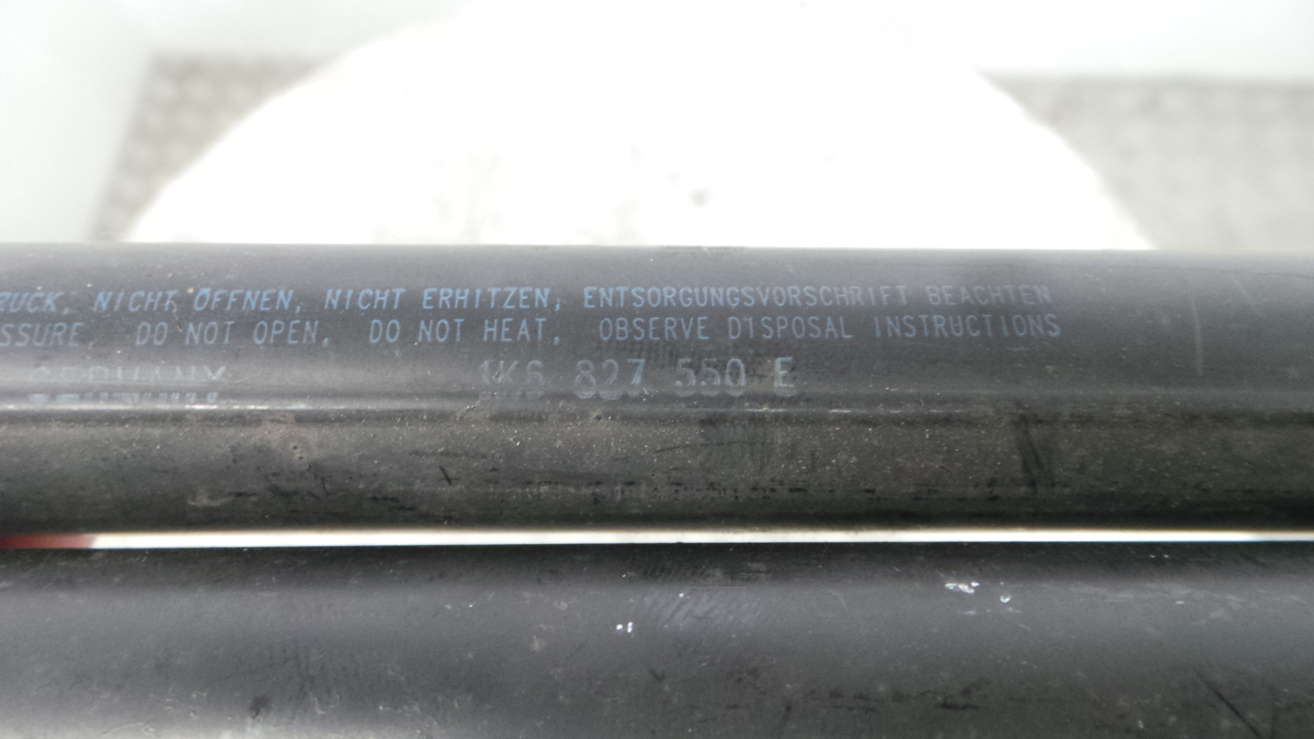 Amortecedor da Mala 1K6827550E - VW GOLF V (1K1)-36400965