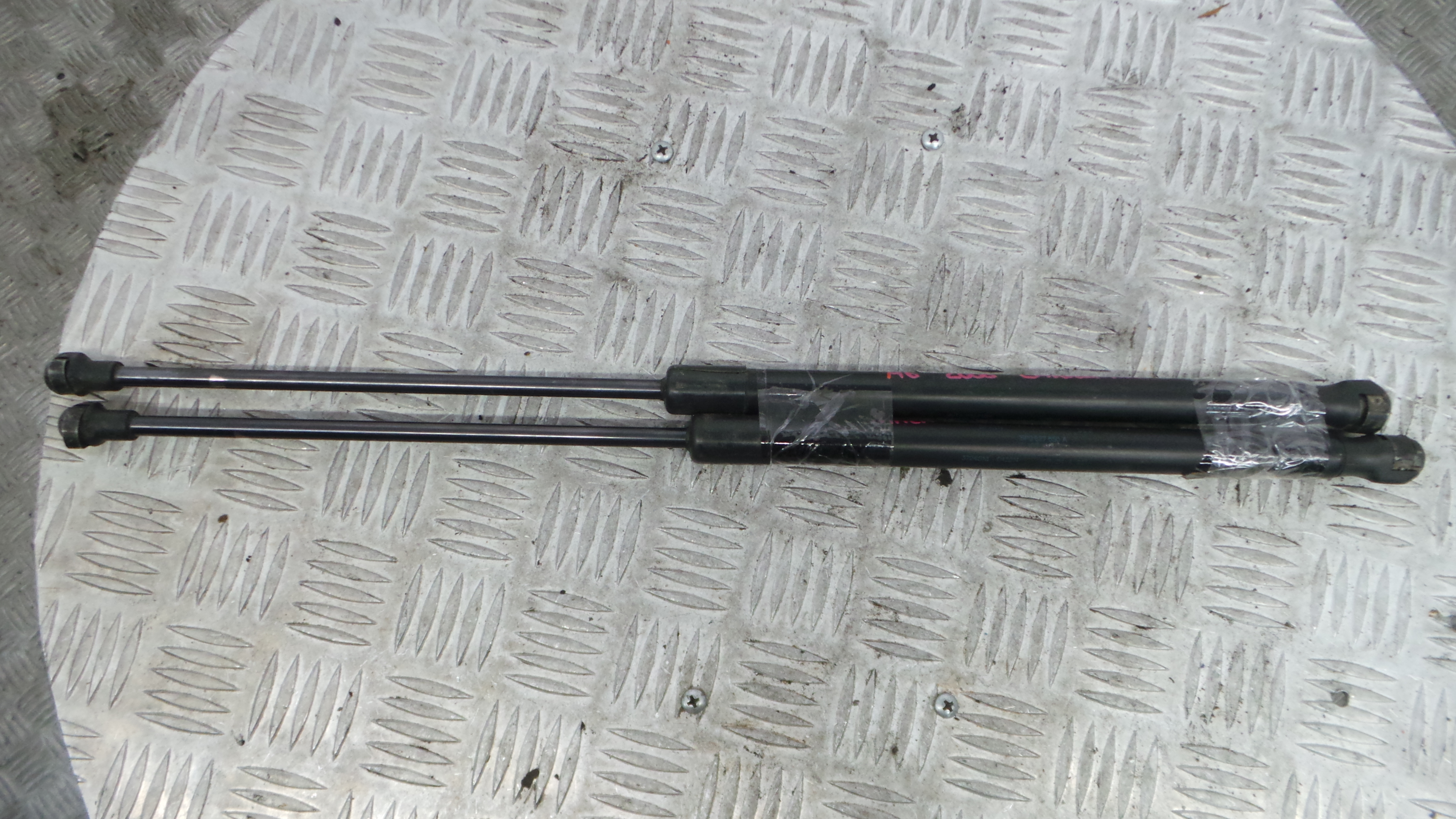 Amortecedor da Mala 5P0827550A - AUDI A6 C5 Avant (4B5)-36401004