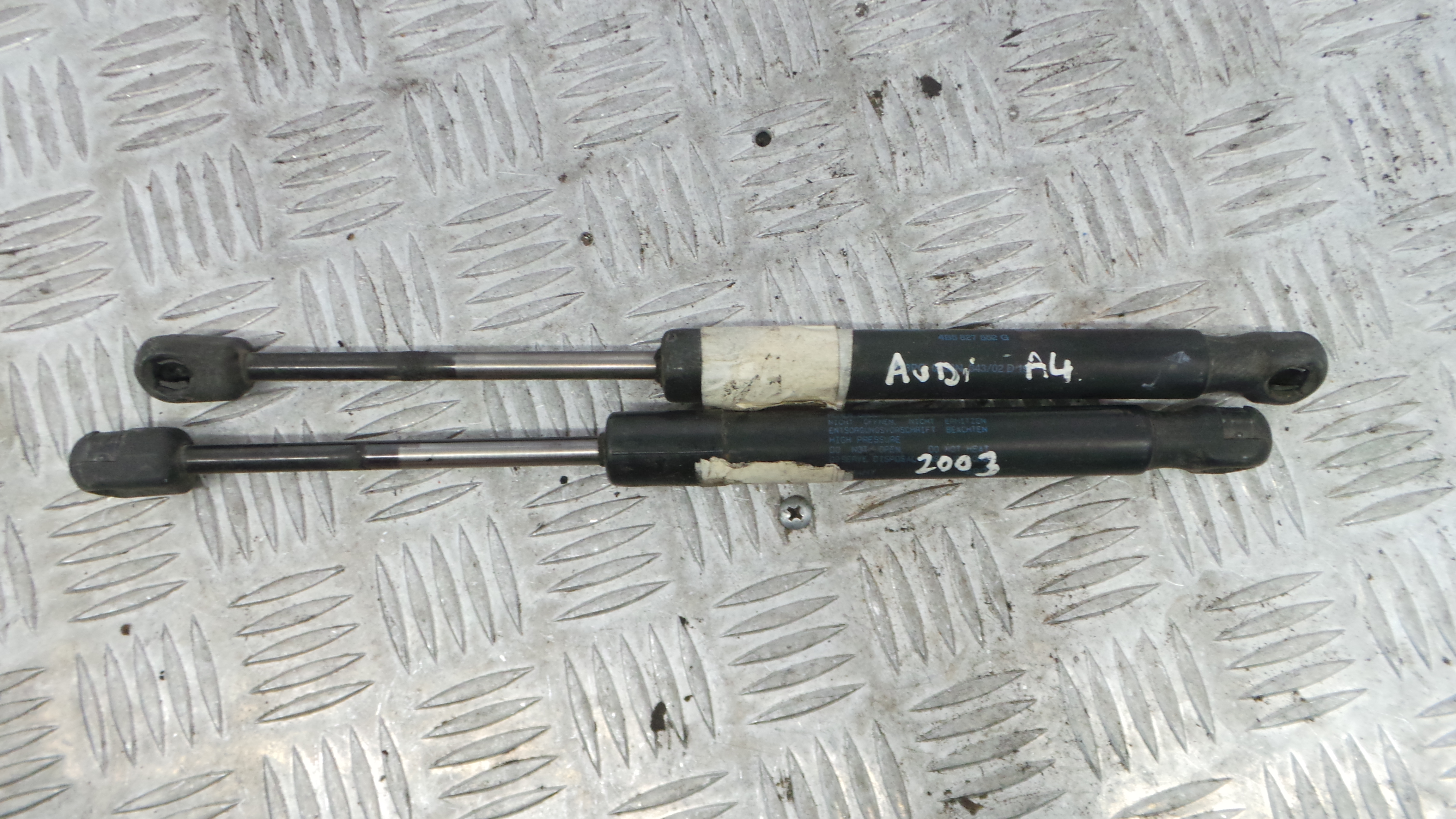 Amortecedor da Mala 4B5827552G - AUDI A4 B6 (8E2)-36402503 Amortecedor da Mala 4B5827552G - AUDI A4 B6 (8E2)-36402503