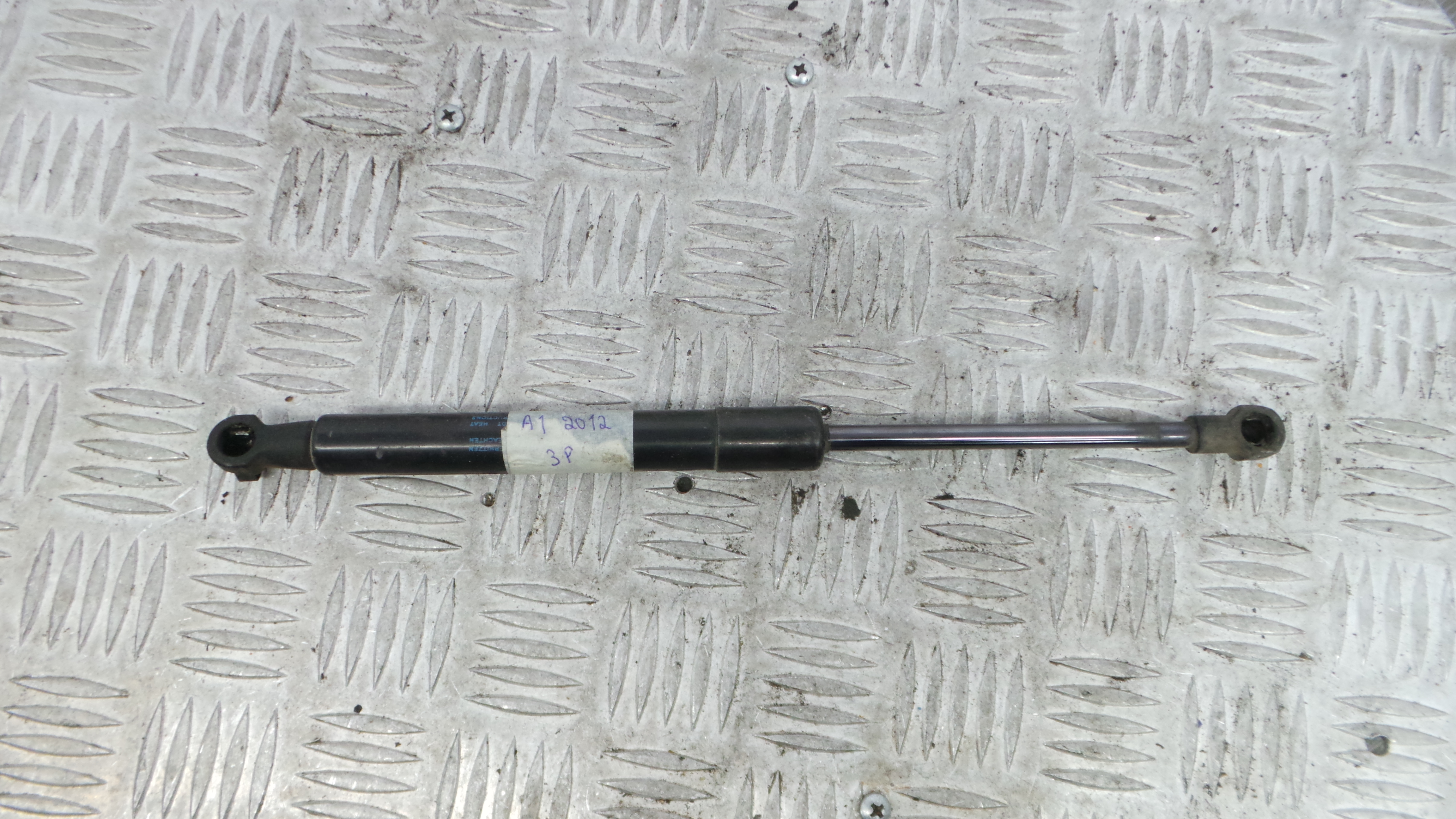 Amortecedor do Capot 8X0823359 - AUDI A1 (8X1, 8XK)-36402520