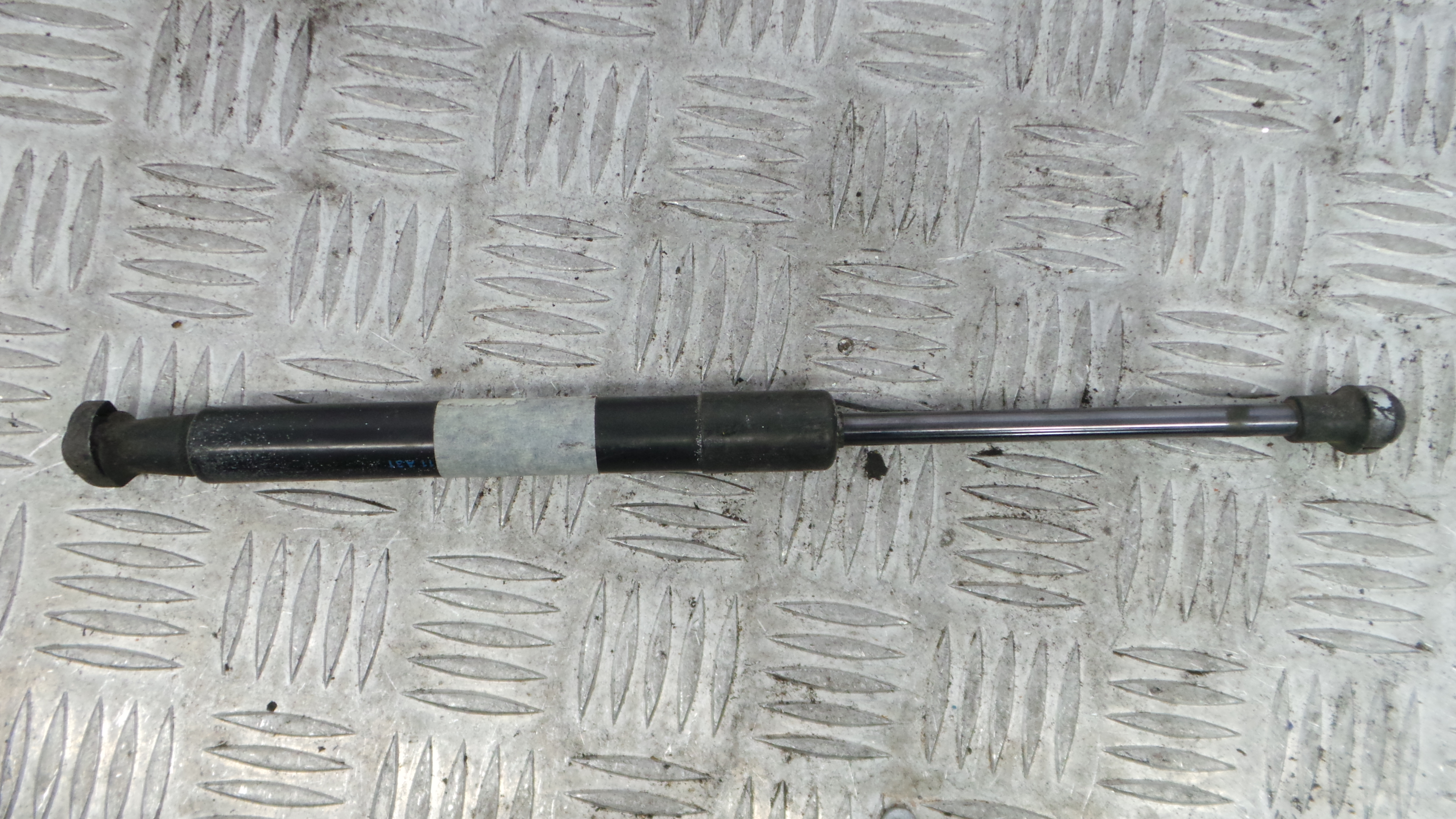 Amortecedor do Capot 8X0823359 - AUDI A1 (8X1, 8XK)-36402520