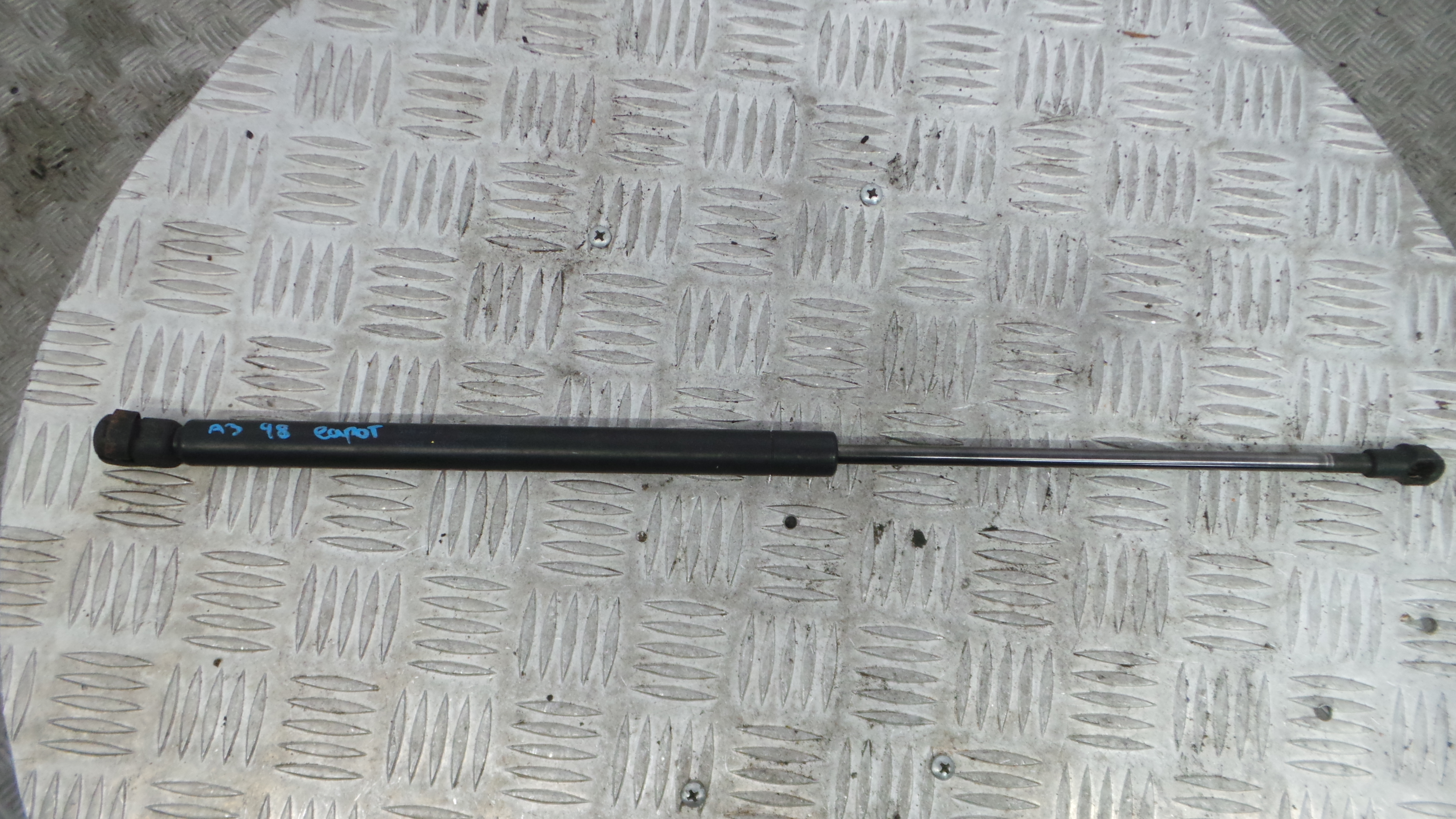 Amortecedor do Capot 8L0823359 - AUDI A3 (8L1)-36402547