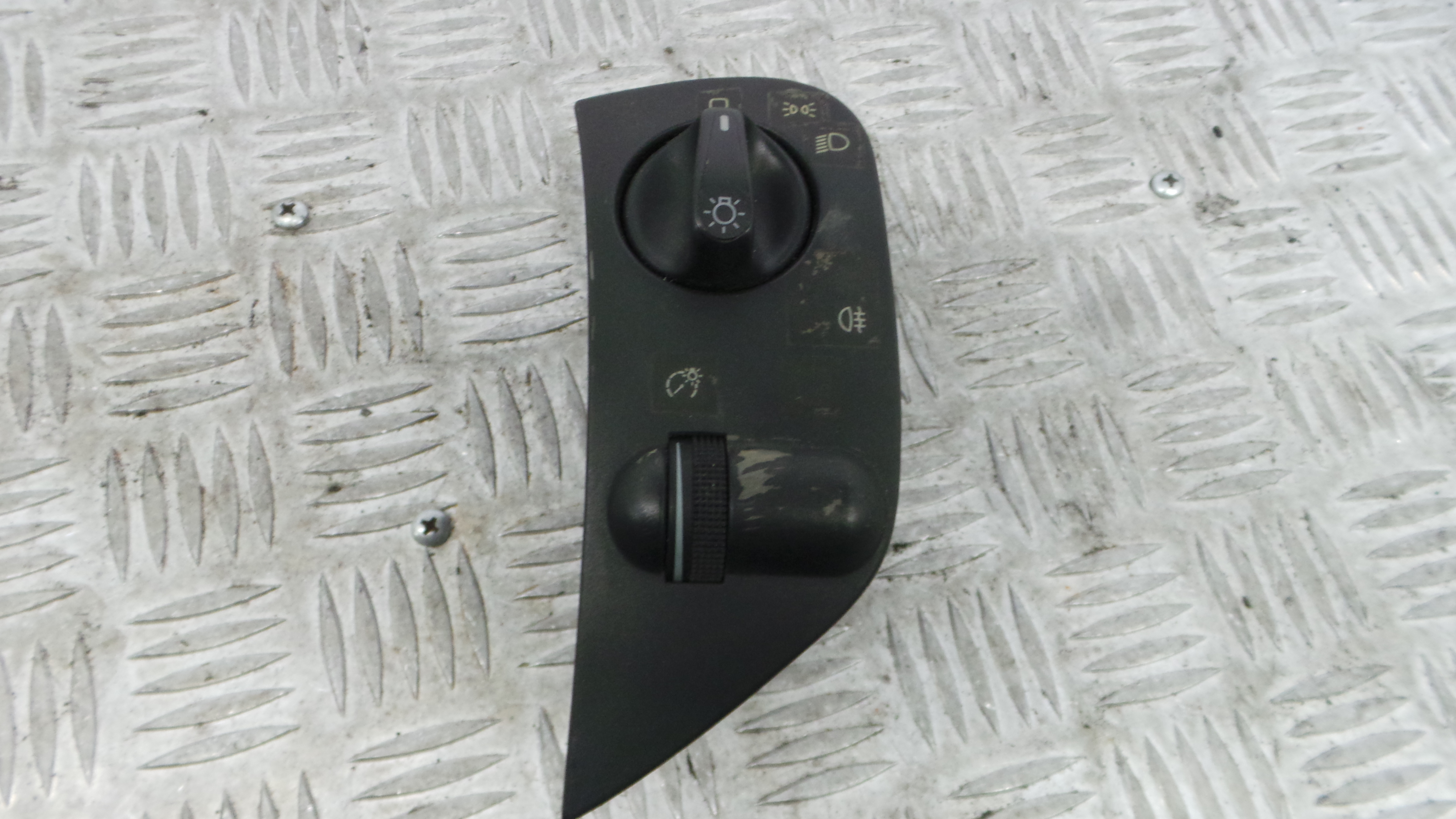 Comando das luzes 6N1941531H - VW POLO III (6N1)-36403668 Comando das luzes 6N1941531H - VW POLO III (6N1)-36403668