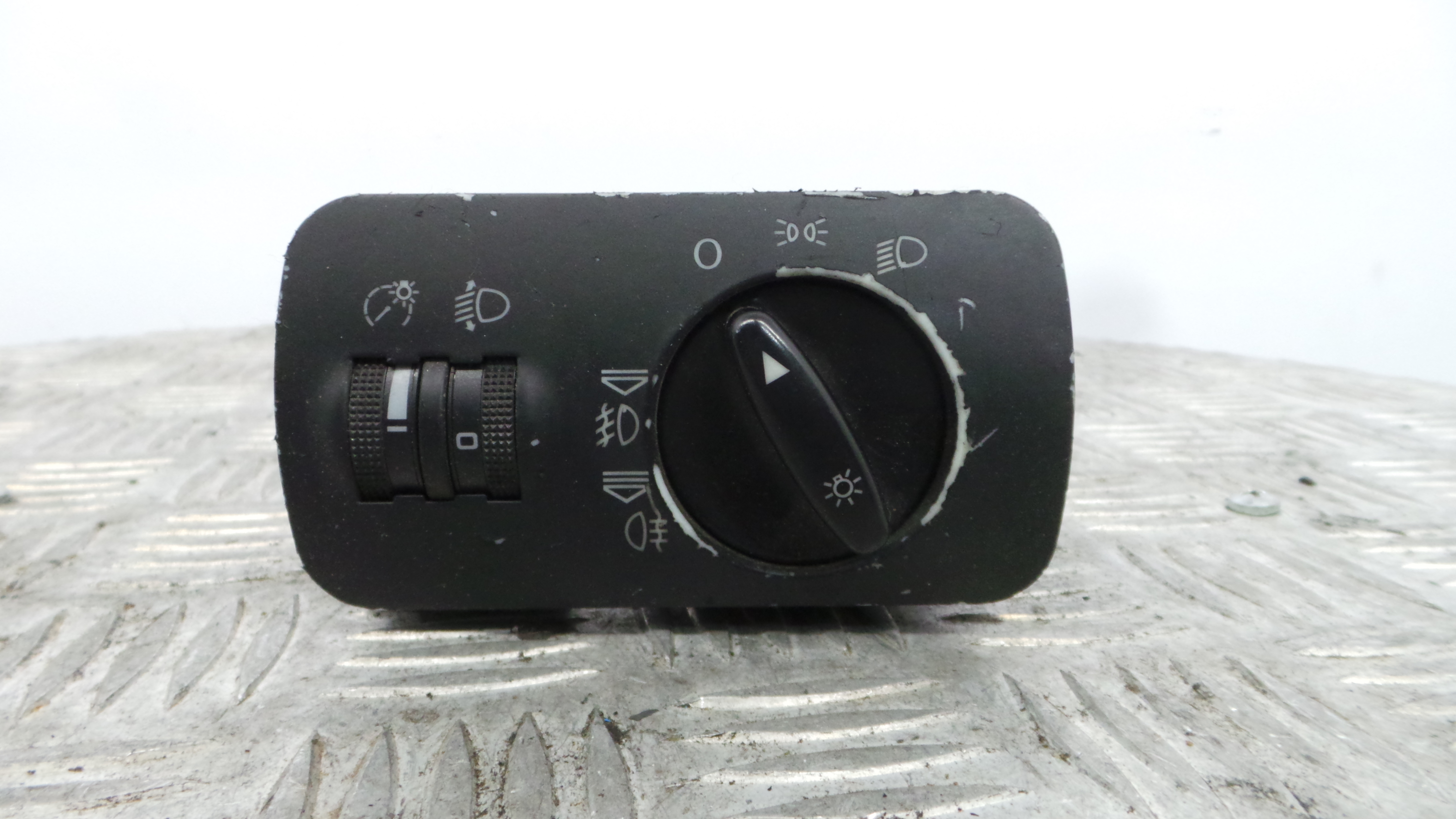 Comando das luzes 4B1941531B - AUDI A4 B6 (8E2)-36403698 Comando das luzes 4B1941531B - AUDI A4 B6 (8E2)-36403698