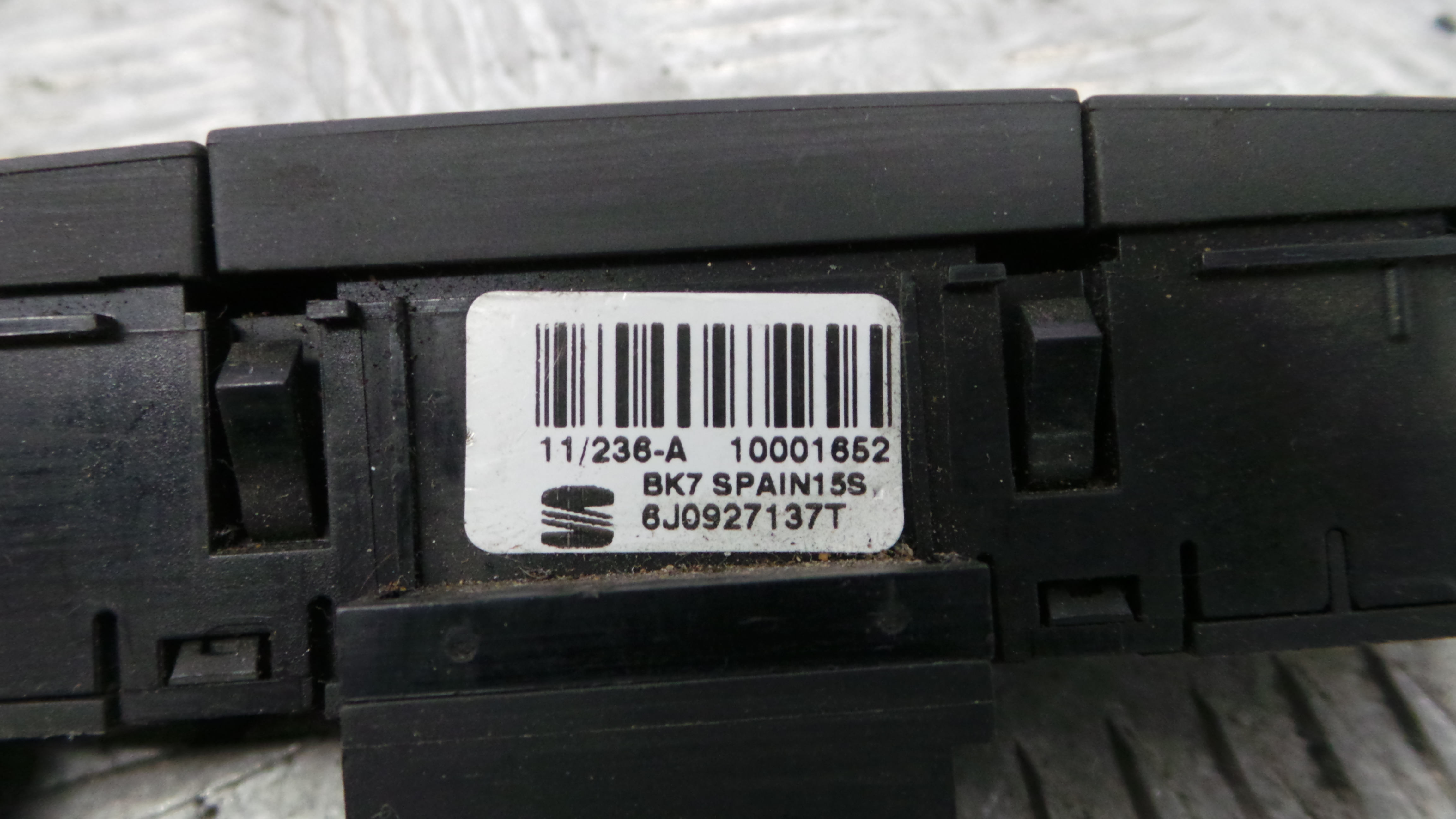 warning 4 piscas 6J0927137T - SEAT IBIZA IV (6J5, 6P1), IBIZA Mk IV (6J5, 6P1)-36403828