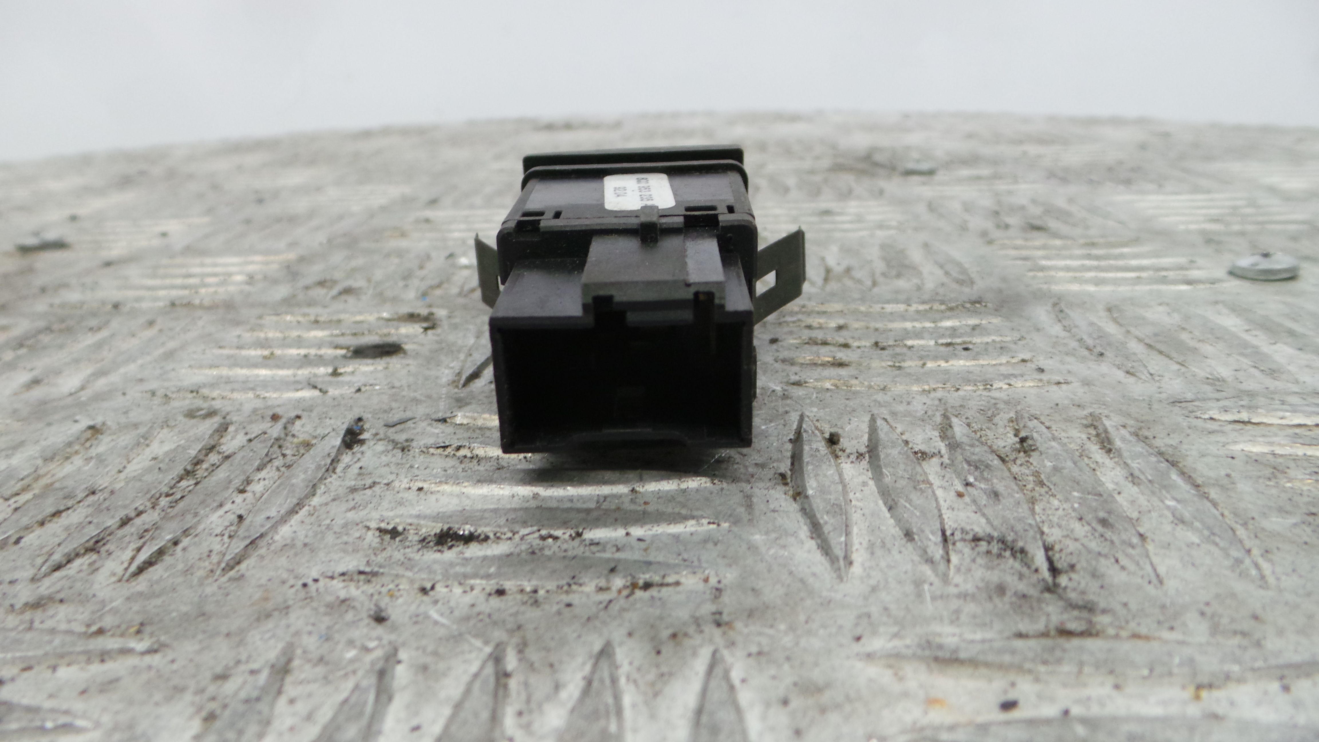 warning 4 piscas 6Q0953235A - VW POLO (9N_, 9A_)-36403850