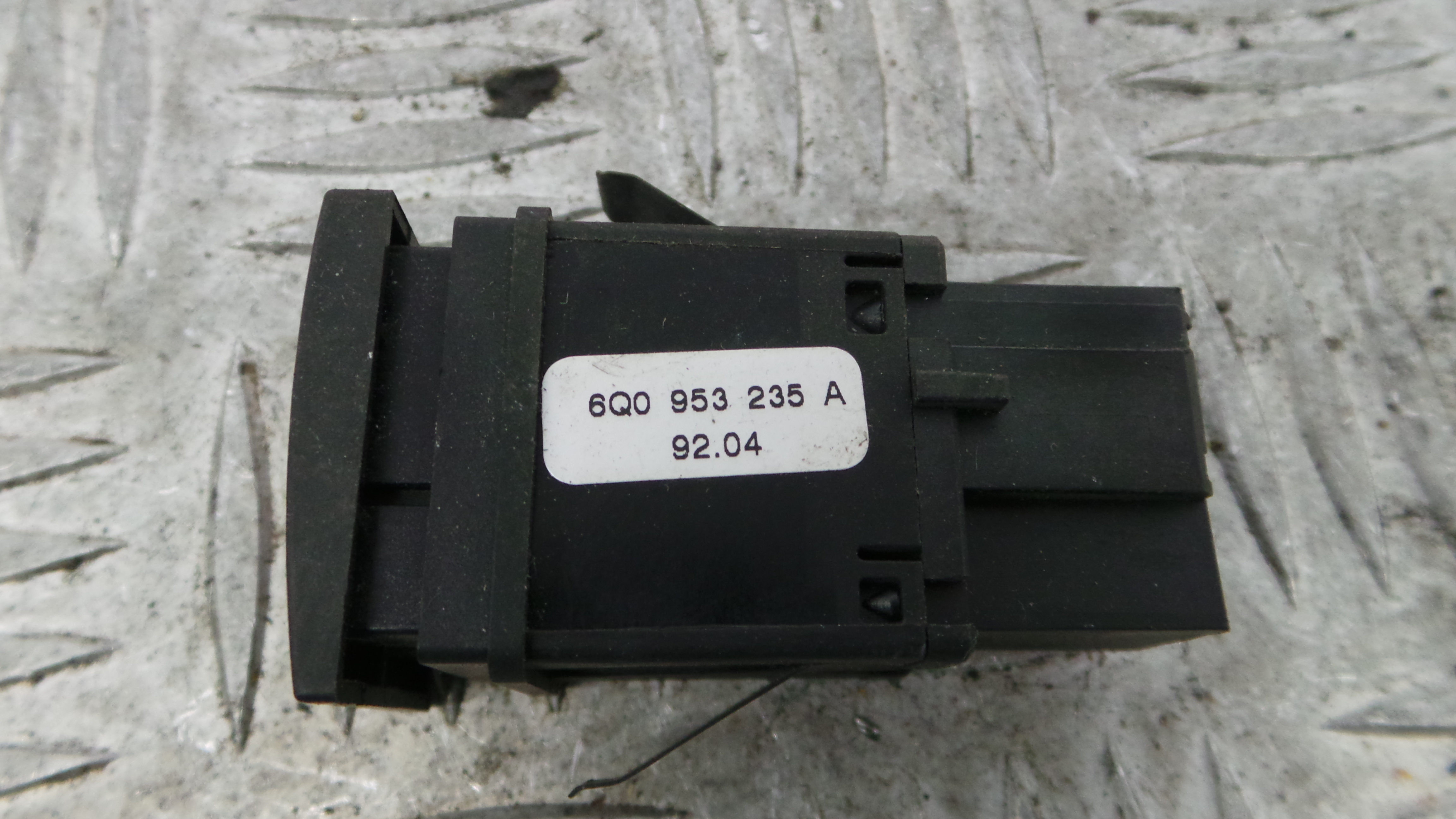 warning 4 piscas 6Q0953235A - VW POLO (9N_, 9A_)-36403850