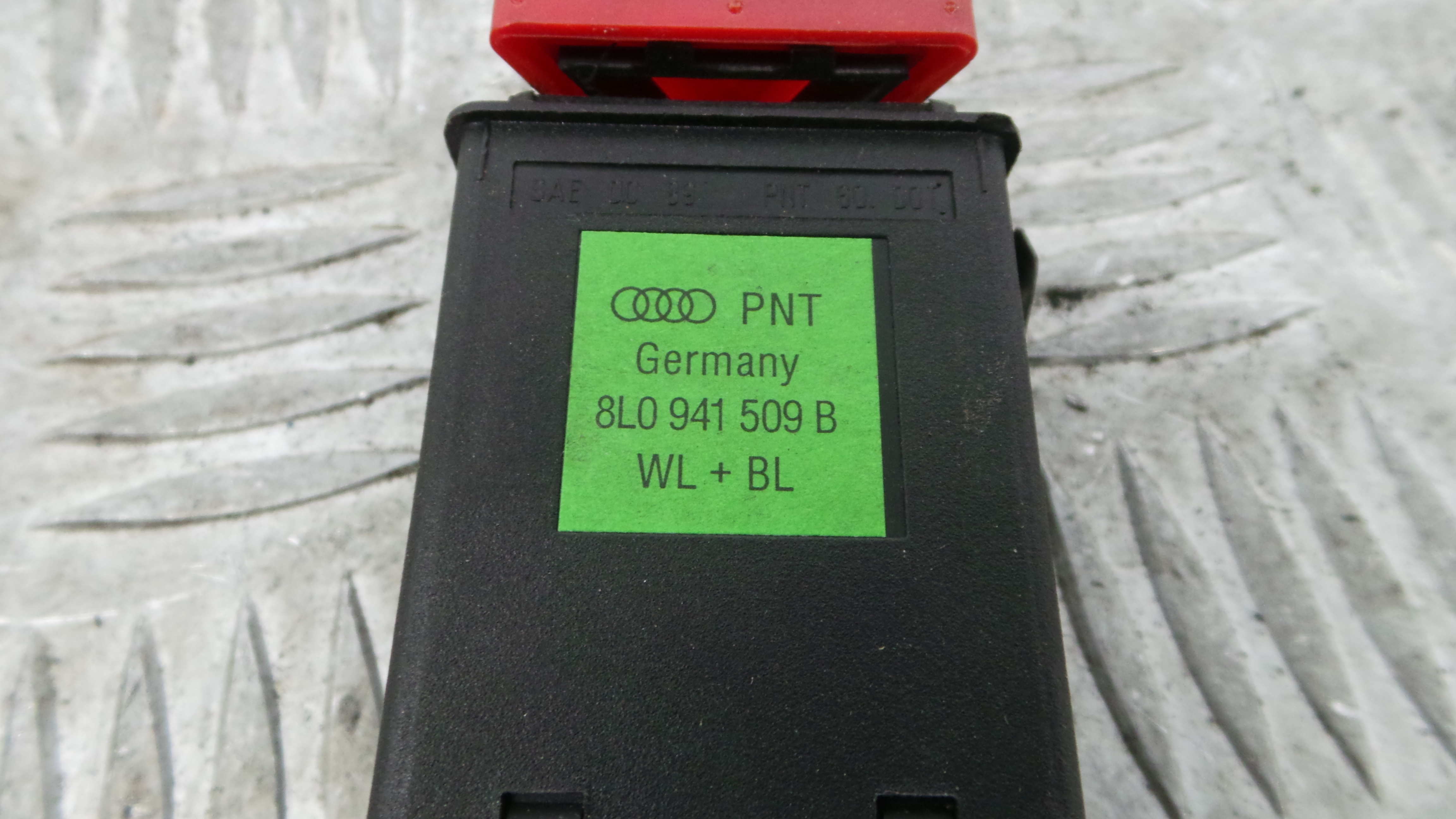 warning 4 piscas 8L0941509B - AUDI A3 (8L1)-36403868