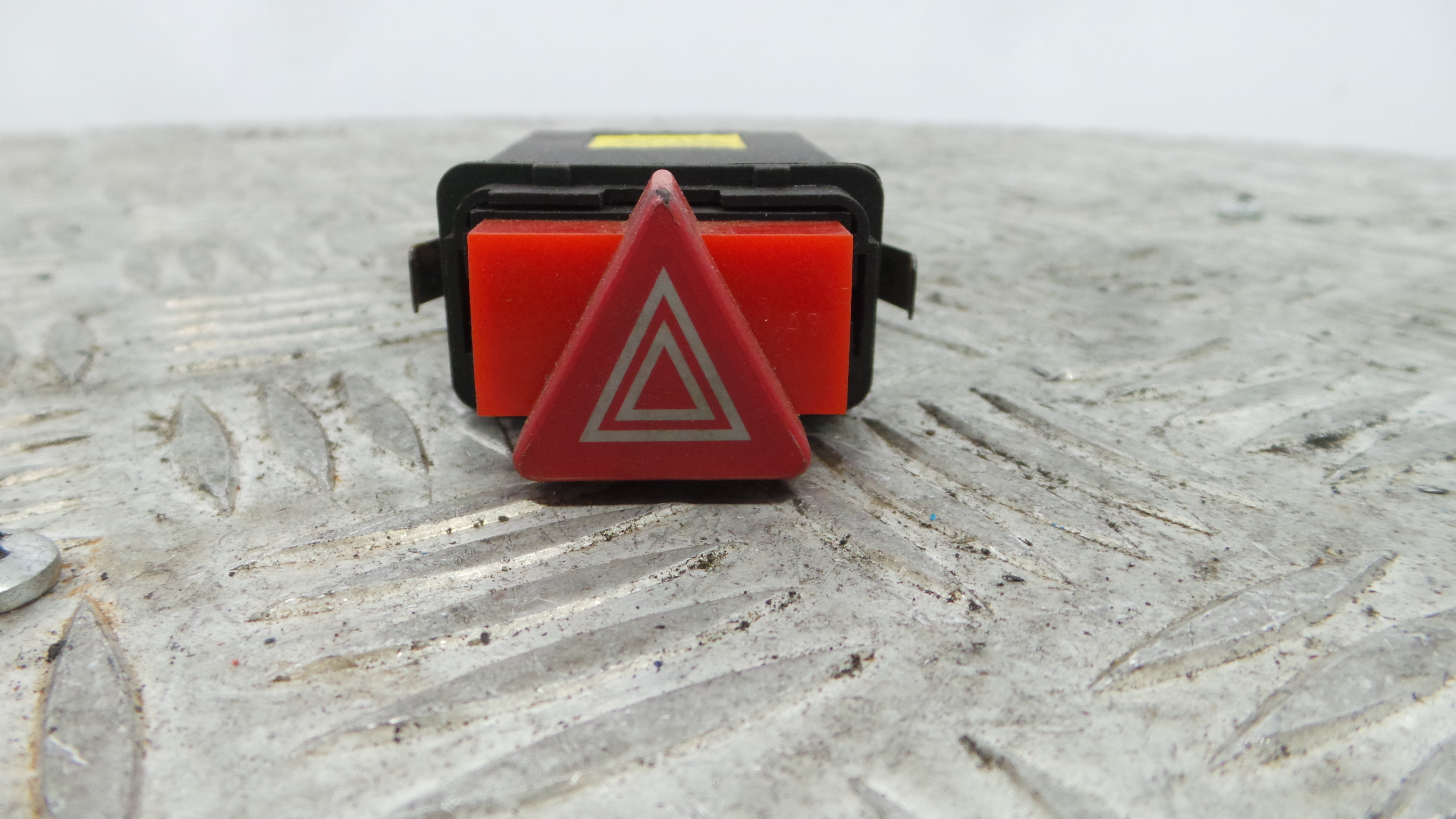 warning 4 piscas 8D0941509H - AUDI A3 (8L1)-36403877