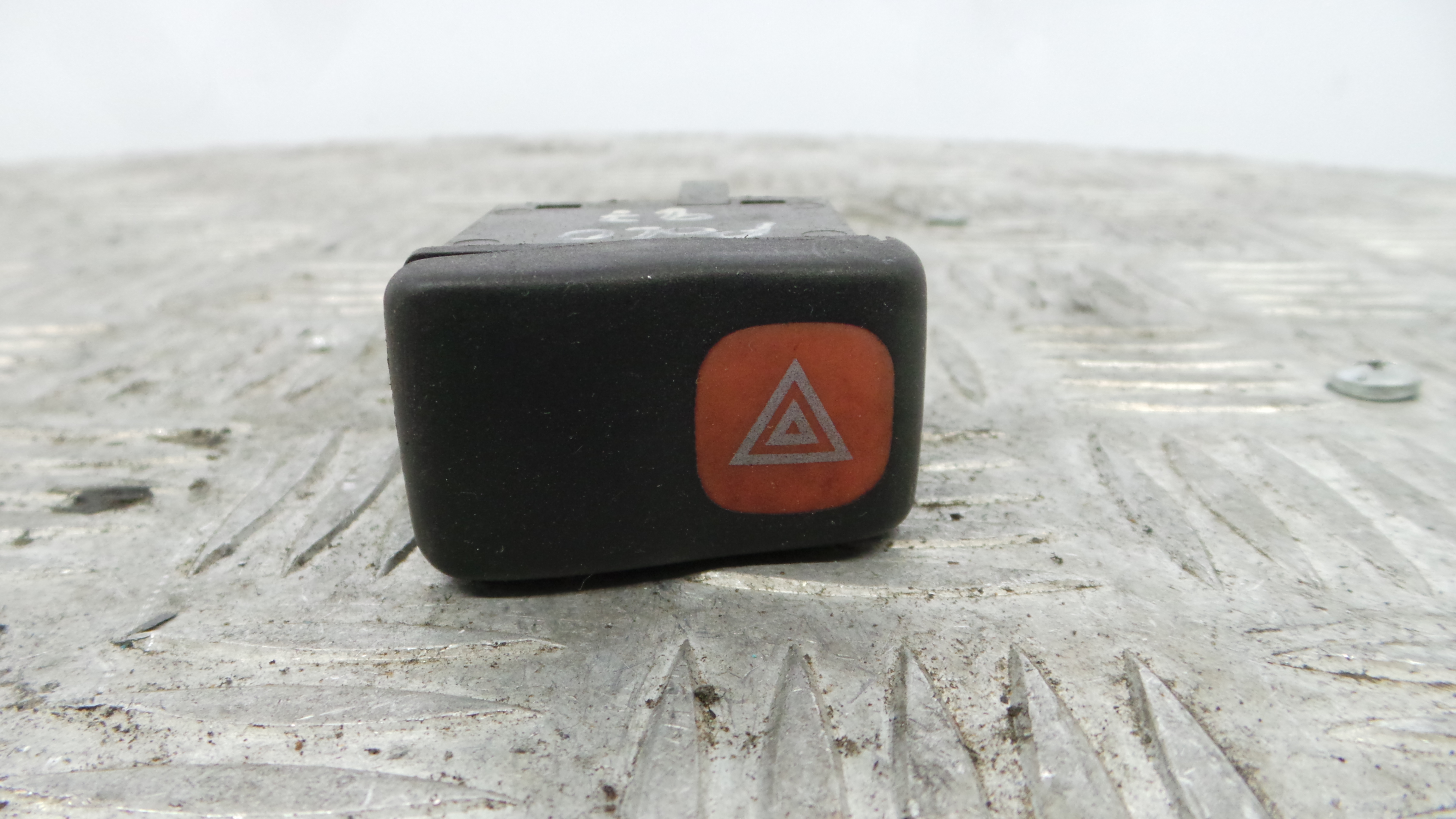 warning 4 piscas 6N1953235 - VW POLO III (6N1)-36403883 warning 4 piscas 6N1953235 - VW POLO III (6N1)-36403883