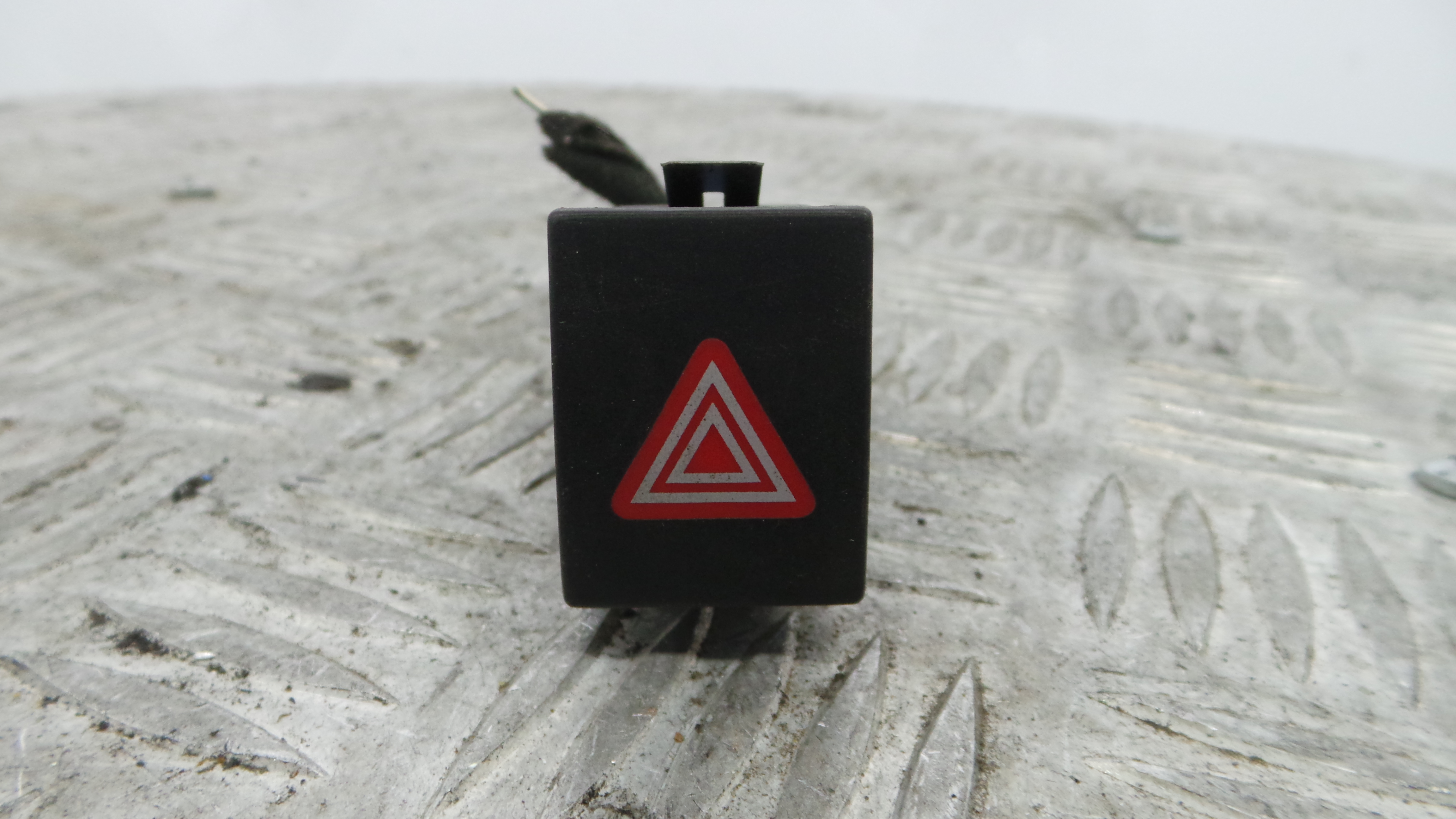 warning 4 piscas 6Q0953235A - VW POLO (9N_, 9A_)-36403901