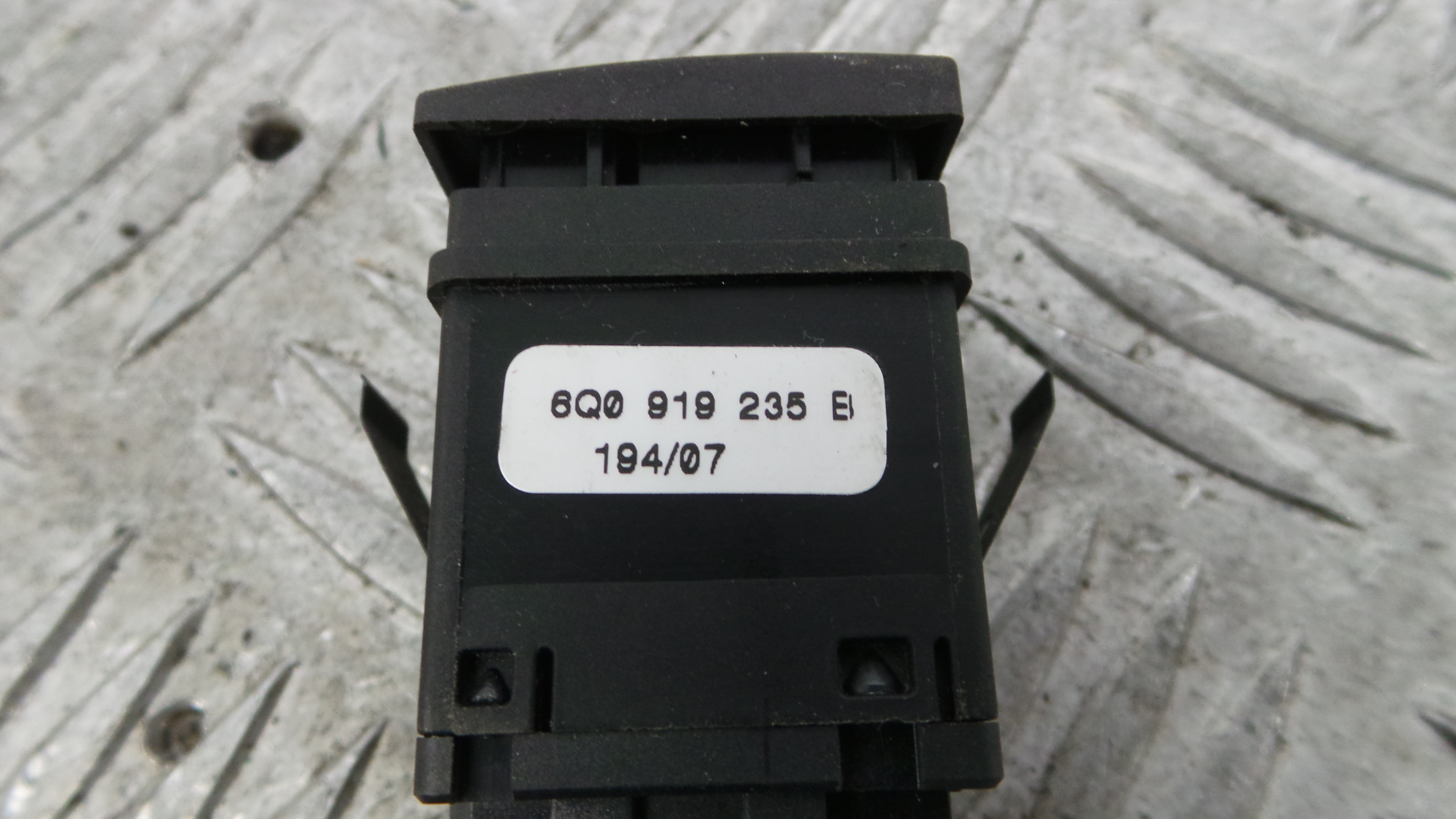 Botão Airbag Passageiro 6Q0919235 - VW POLO (9N_, 9A_)-36405387