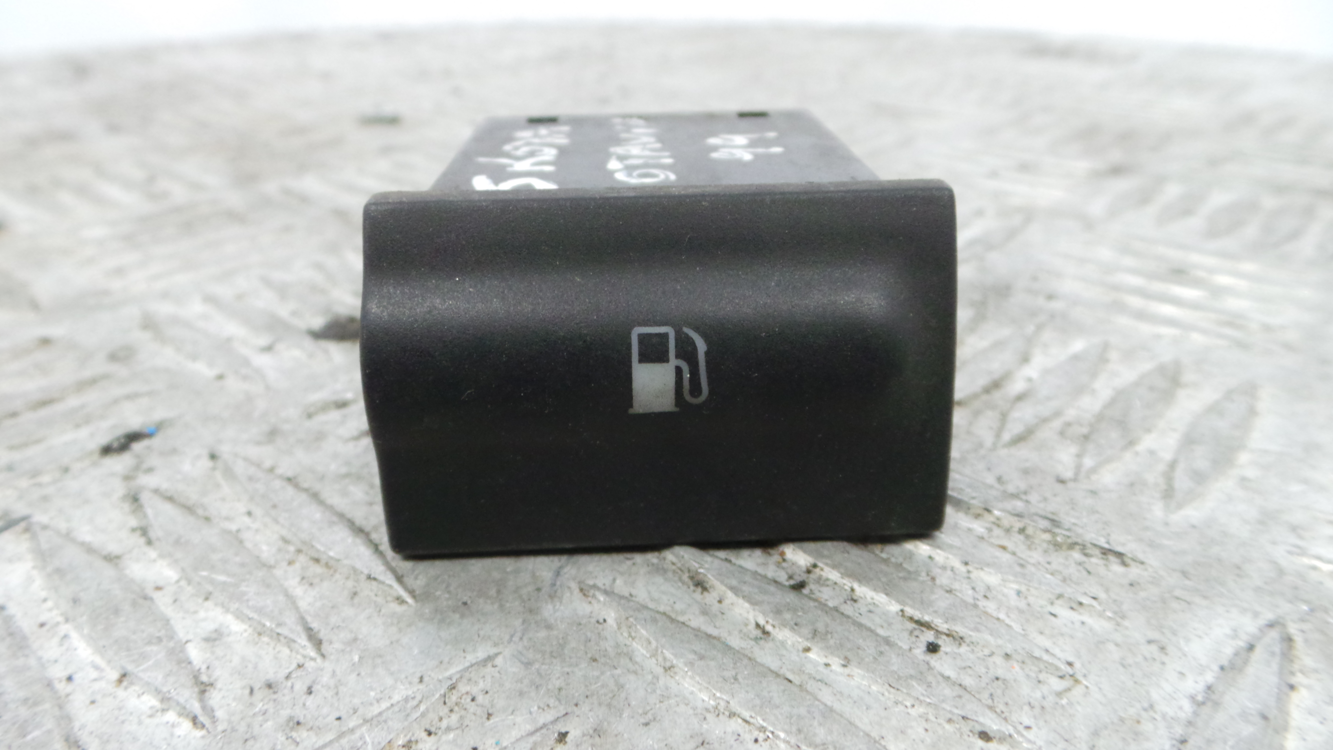 Interruptor / Comando Tampa Combustivel 1U0959833C - SKODA OCTAVIA I (1U2)-36405393
