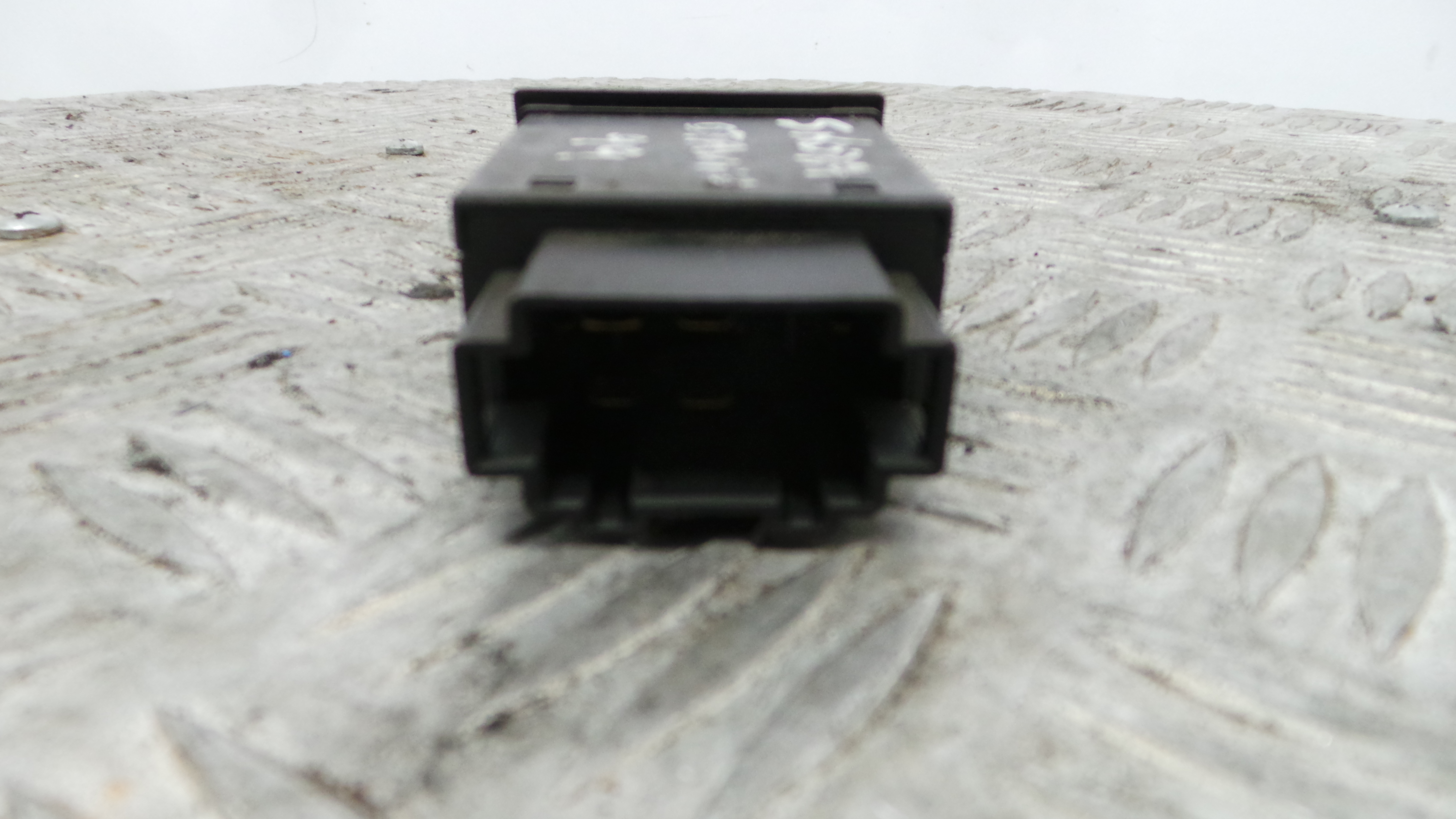 Interruptor / Comando Tampa Combustivel 1U0959833C - SKODA OCTAVIA I (1U2)-36405393