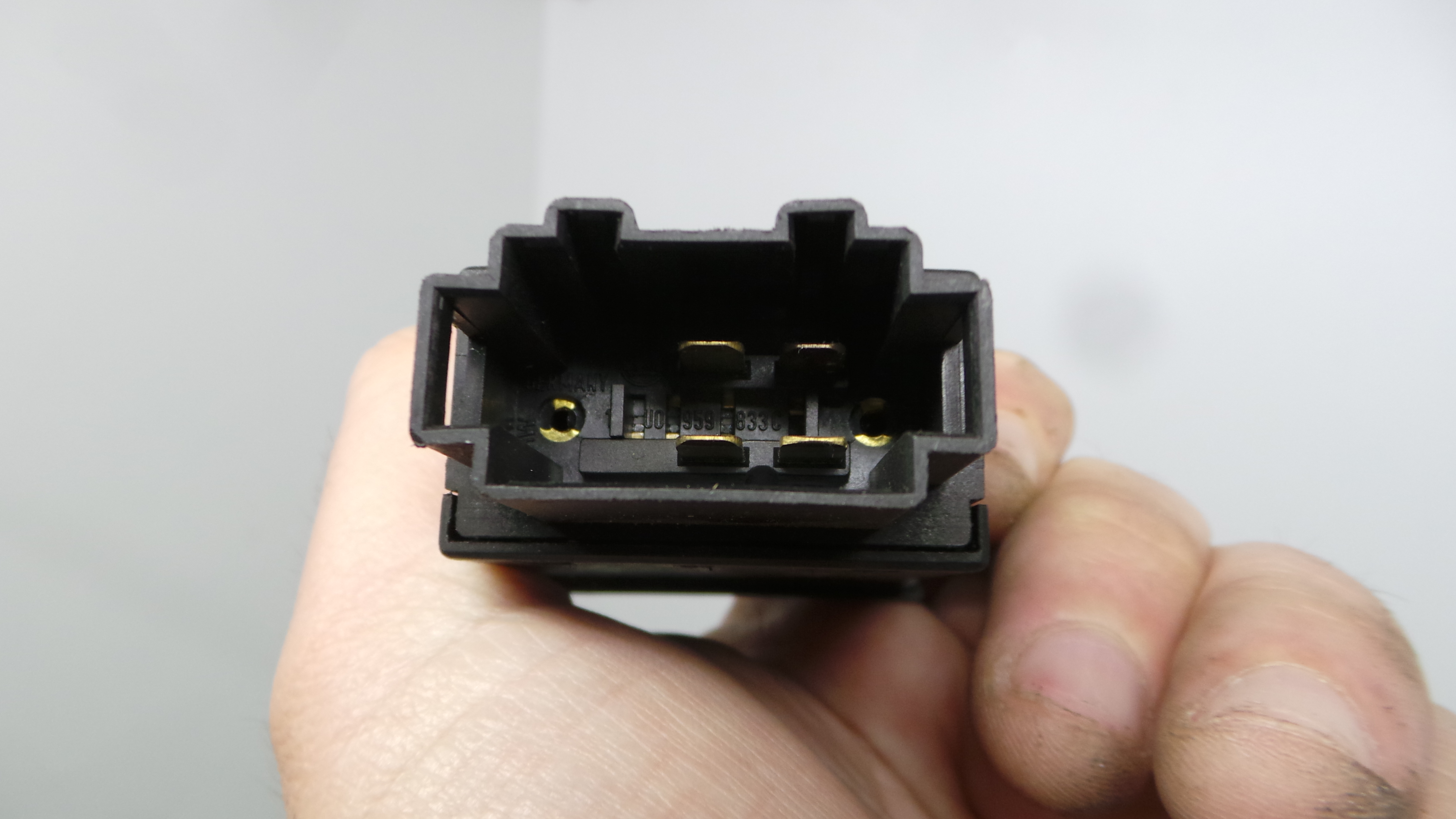 Interruptor / Comando Tampa Combustivel 1U0959833C - SKODA OCTAVIA I (1U2)-36405393