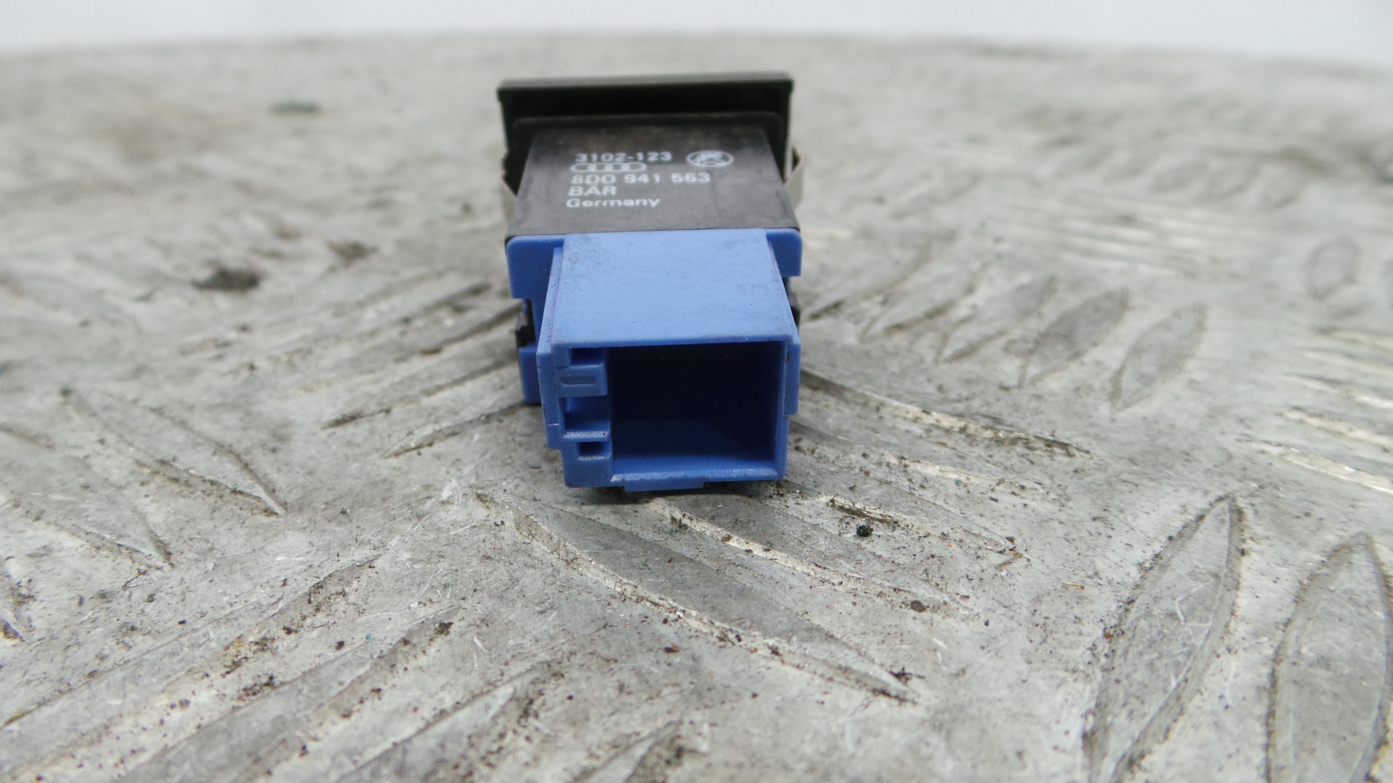 Botão Farol Nevoeiro 8D0941563 - AUDI A4 B6 (8E2)-36405445