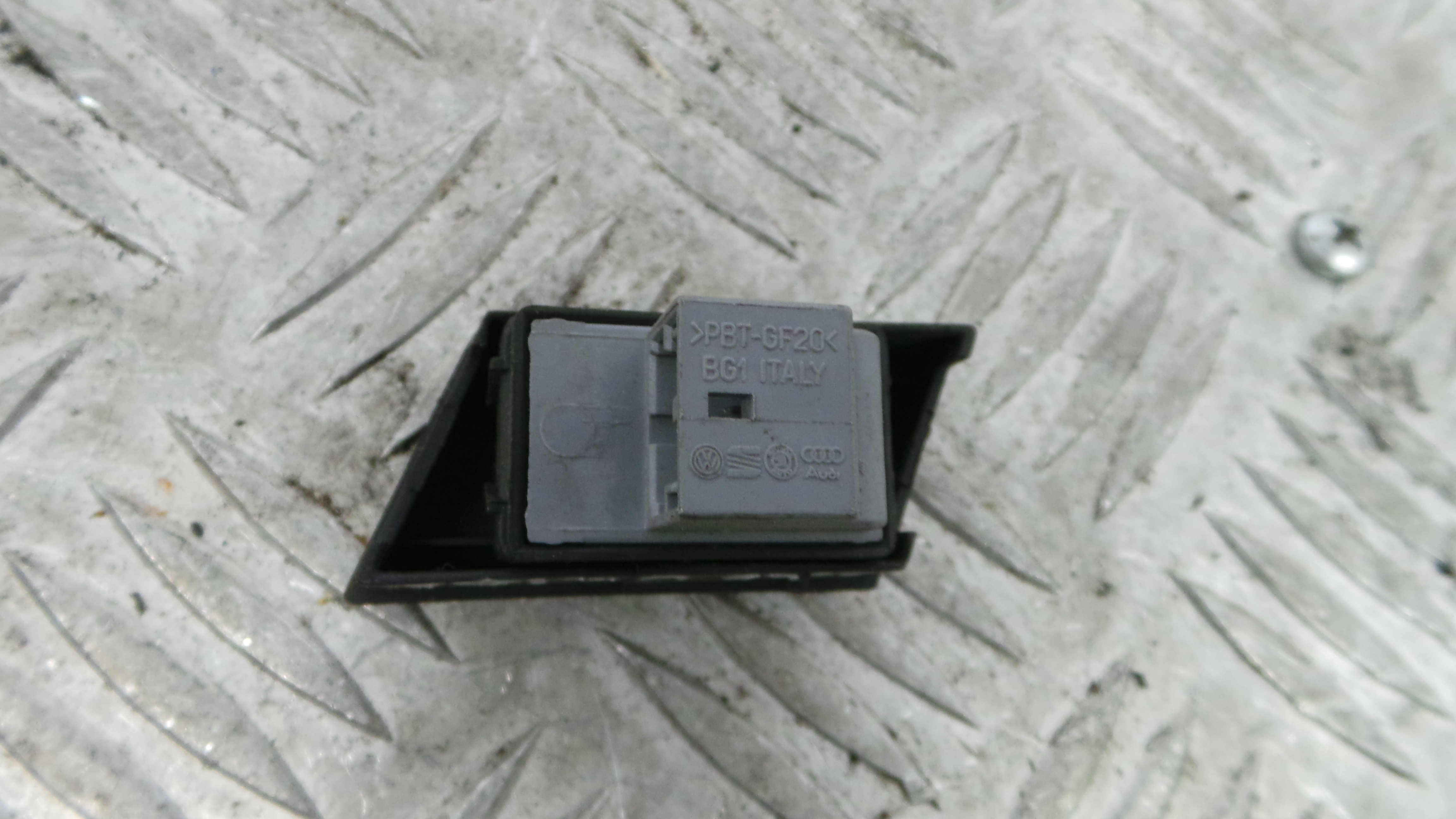 	Interruptor / Comando Fecho Central 6L1962125 - SEAT IBIZA III (6L1), IBIZA Mk III (6L1)-36405635